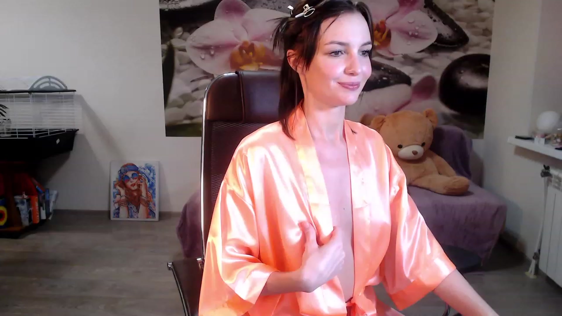 Gallery image thumbnail from HoneyIAmHome's myfreecams stream on, 12/17/2022, 08:11 image 13 of 20