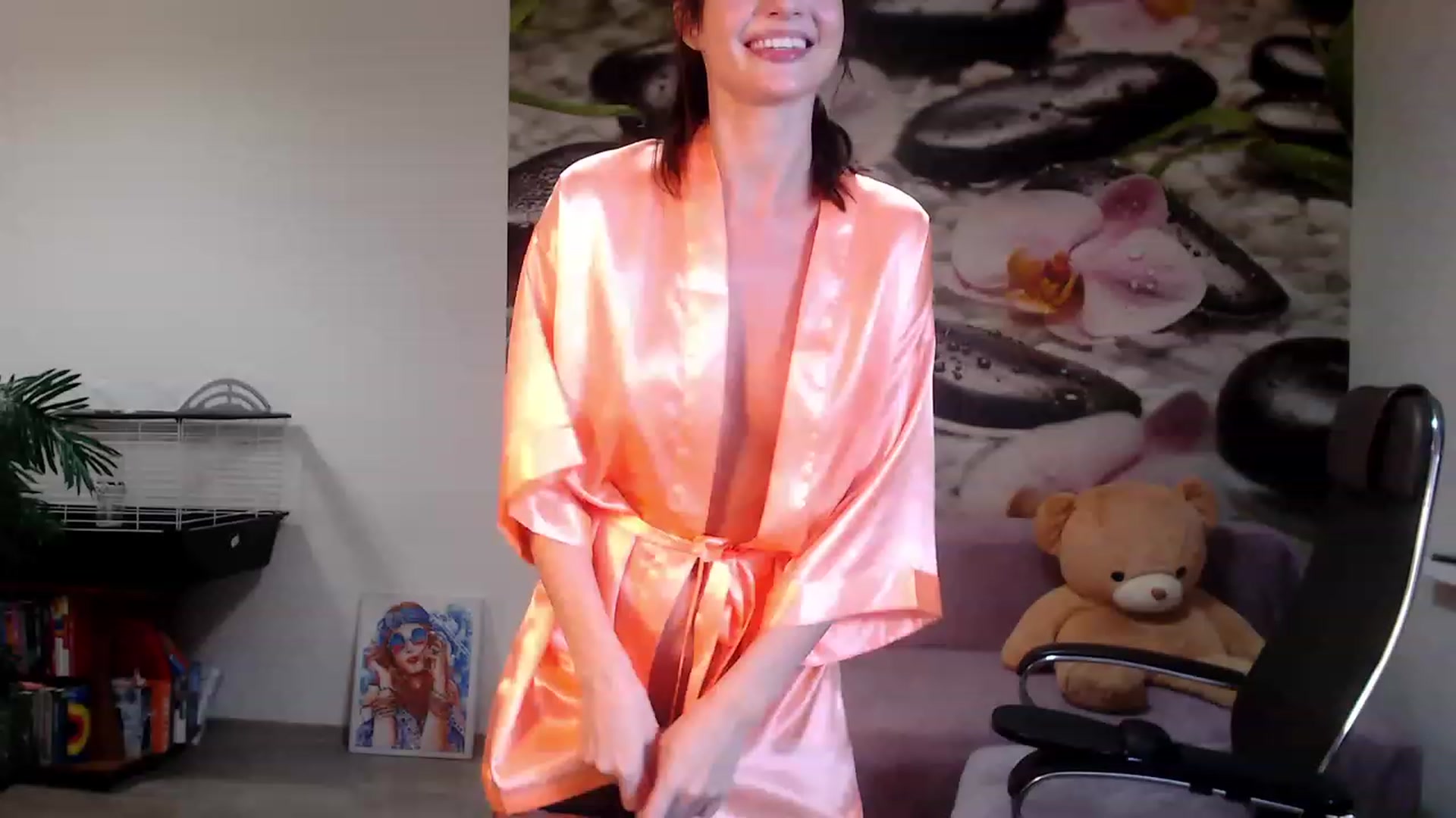 Gallery image thumbnail from HoneyIAmHome's myfreecams stream on, 12/17/2022, 08:11 image 15 of 20
