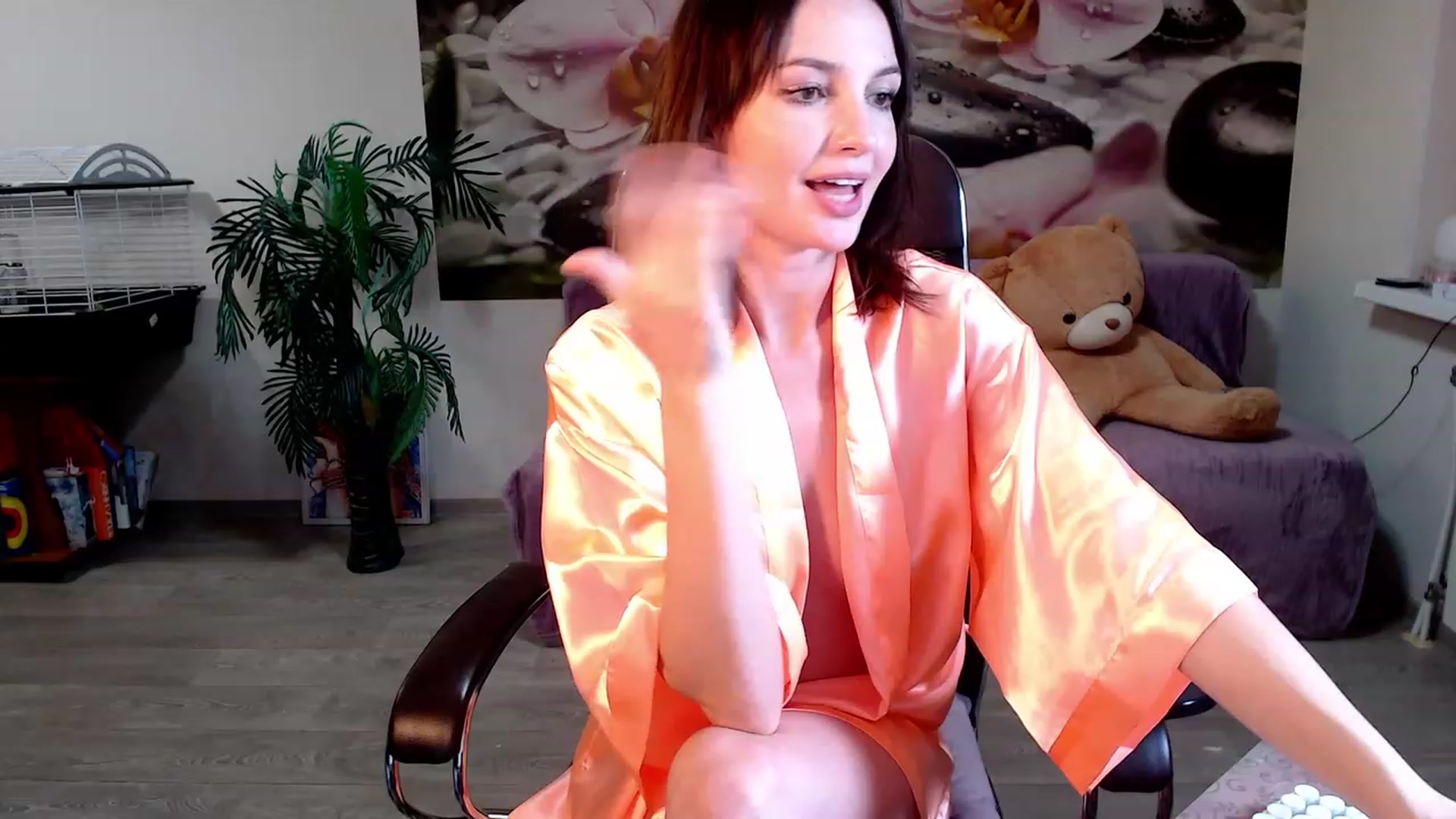 Gallery image thumbnail from HoneyIAmHome's myfreecams stream on, 12/18/2022, 07:44 image 18 of 20