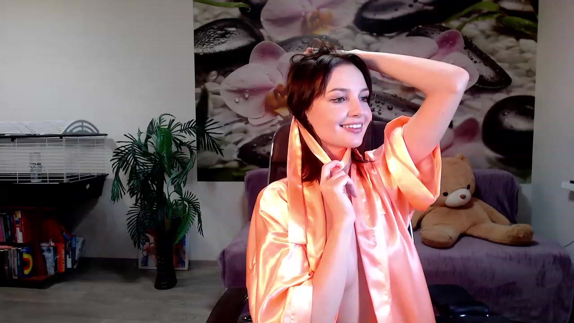 Gallery image thumbnail from HoneyIAmHome's myfreecams stream on, 12/18/2022, 07:44 image 15 of 20