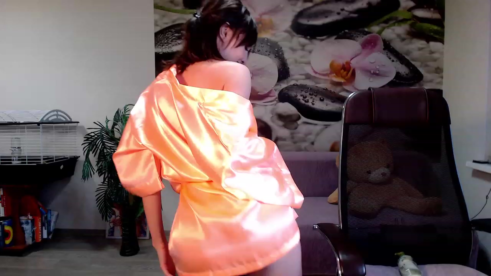 Gallery image thumbnail from HoneyIAmHome's myfreecams stream on, 12/18/2022, 07:44 image 3 of 20