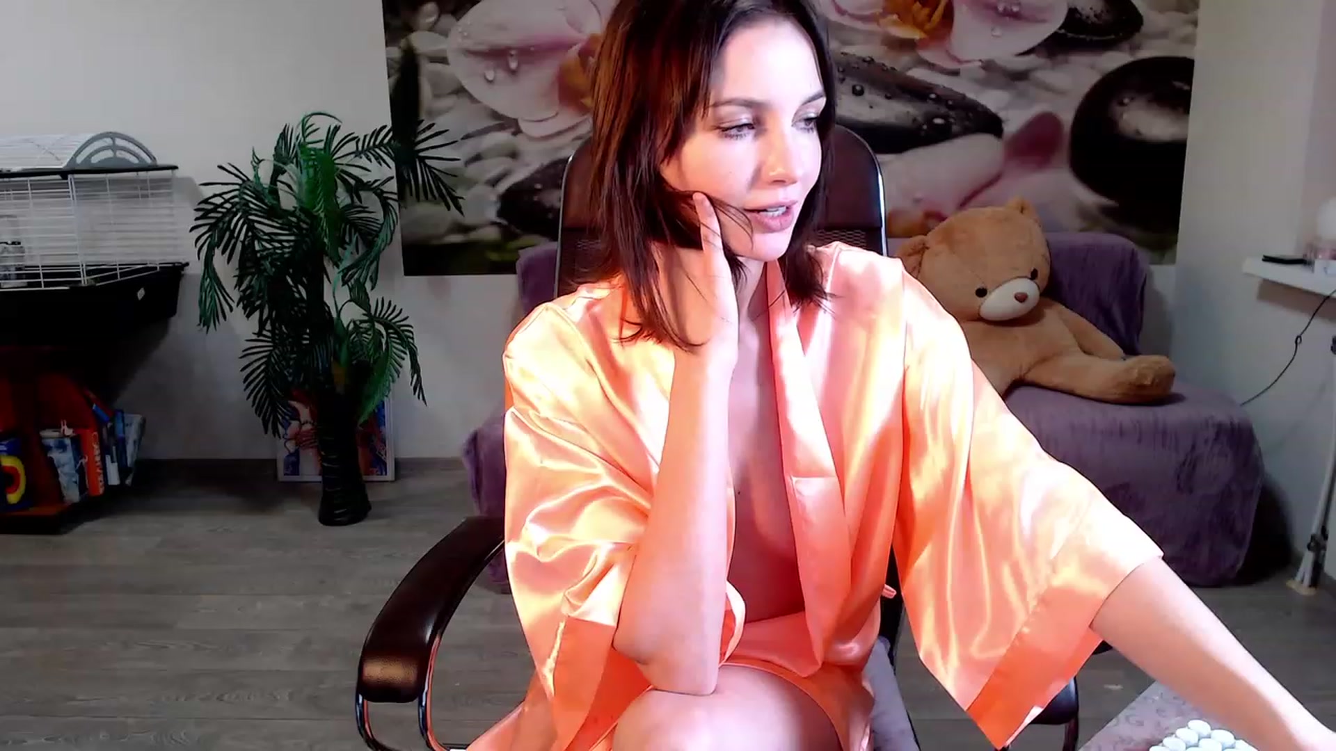 Gallery image thumbnail from HoneyIAmHome's myfreecams stream on, 12/18/2022, 07:44 image 20 of 20
