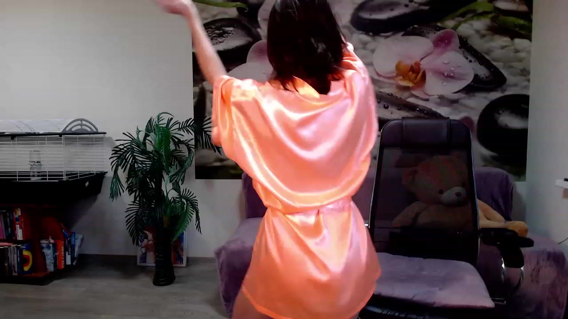 Gallery image thumbnail from HoneyIAmHome's myfreecams stream on, 12/18/2022, 07:44 image 10 of 20