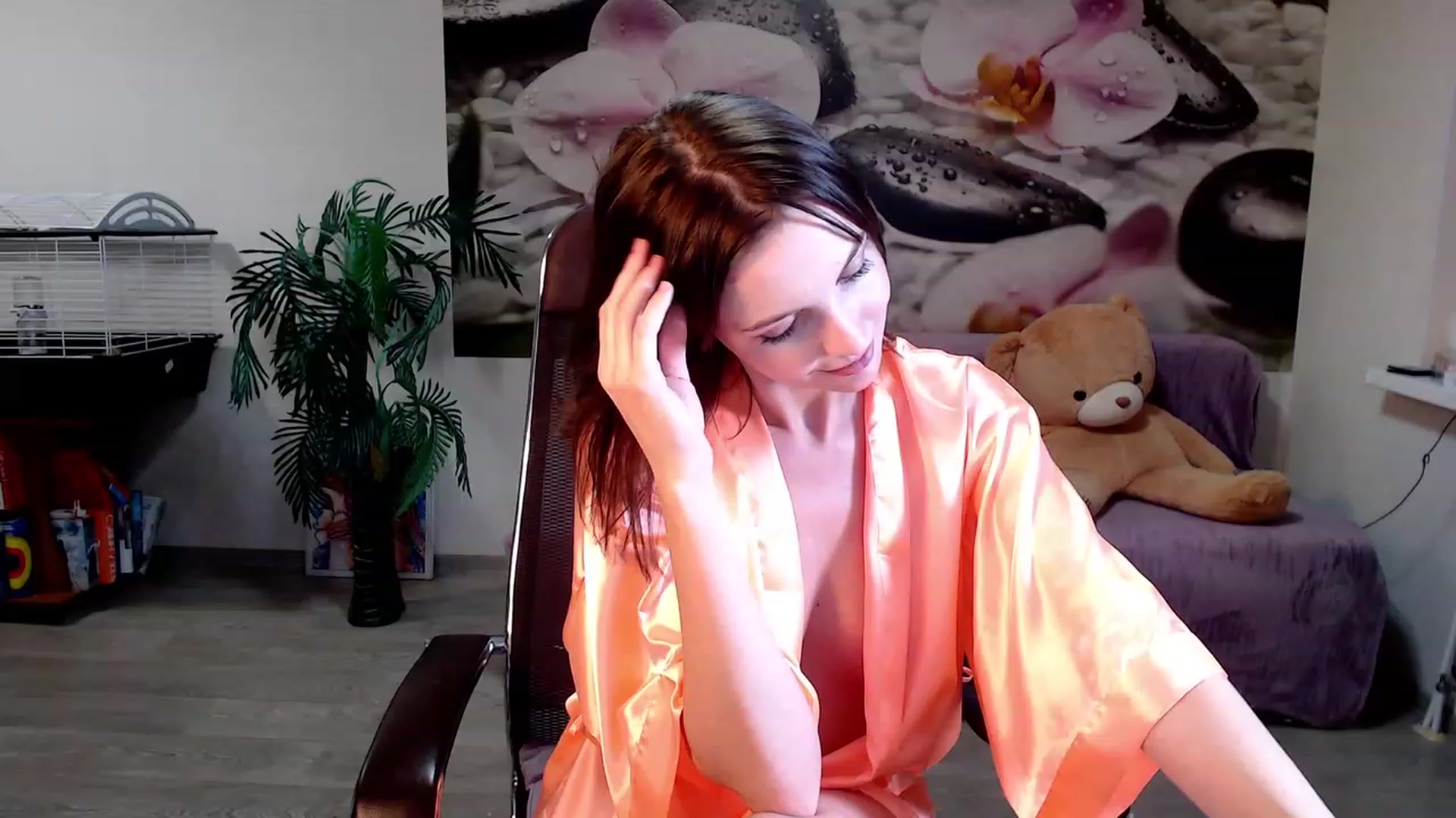 Gallery image thumbnail from HoneyIAmHome's myfreecams stream on, 12/18/2022, 07:44 image 8 of 20