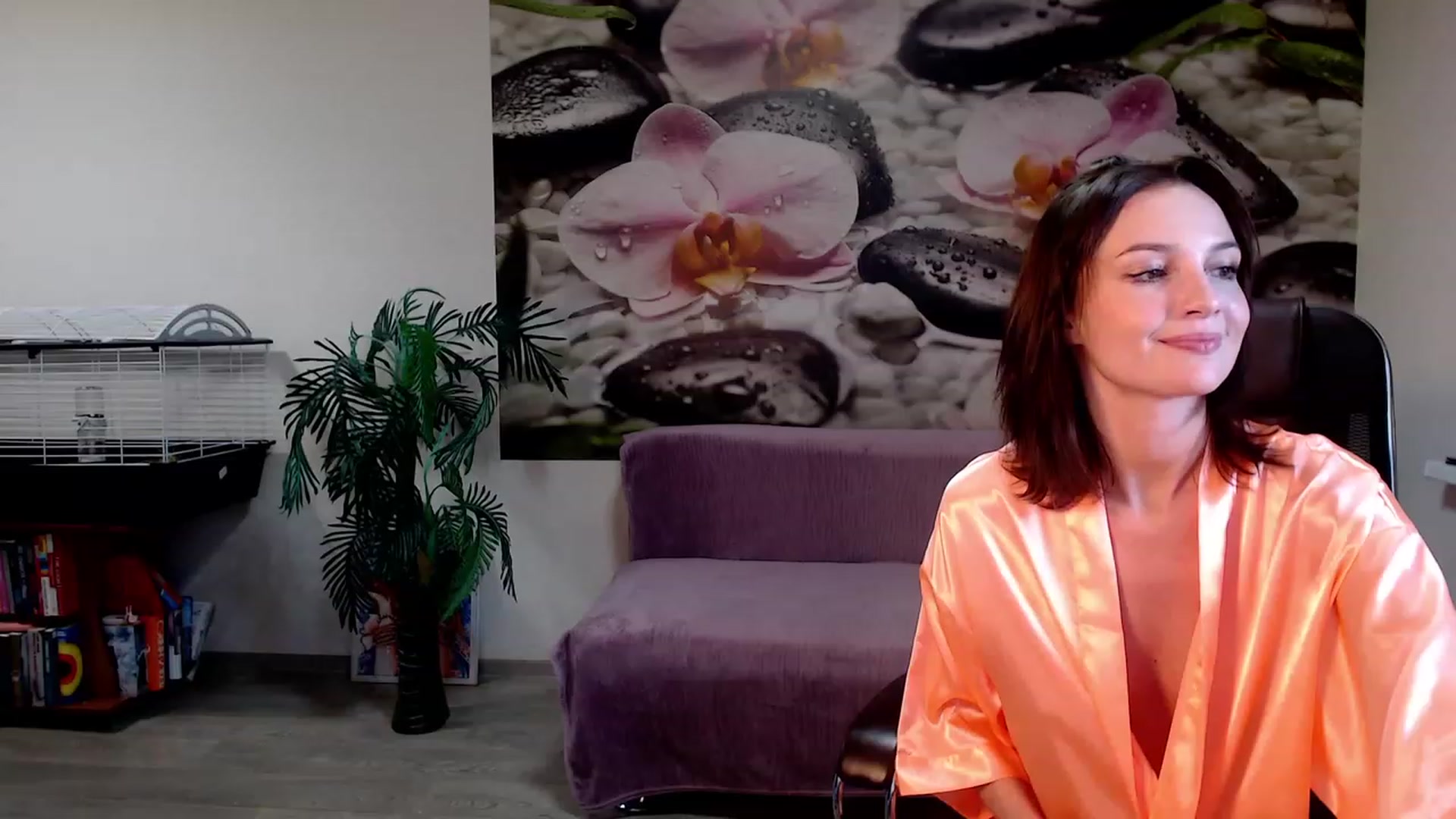 Gallery image thumbnail from HoneyIAmHome's myfreecams stream on, 12/18/2022, 07:44 image 14 of 20