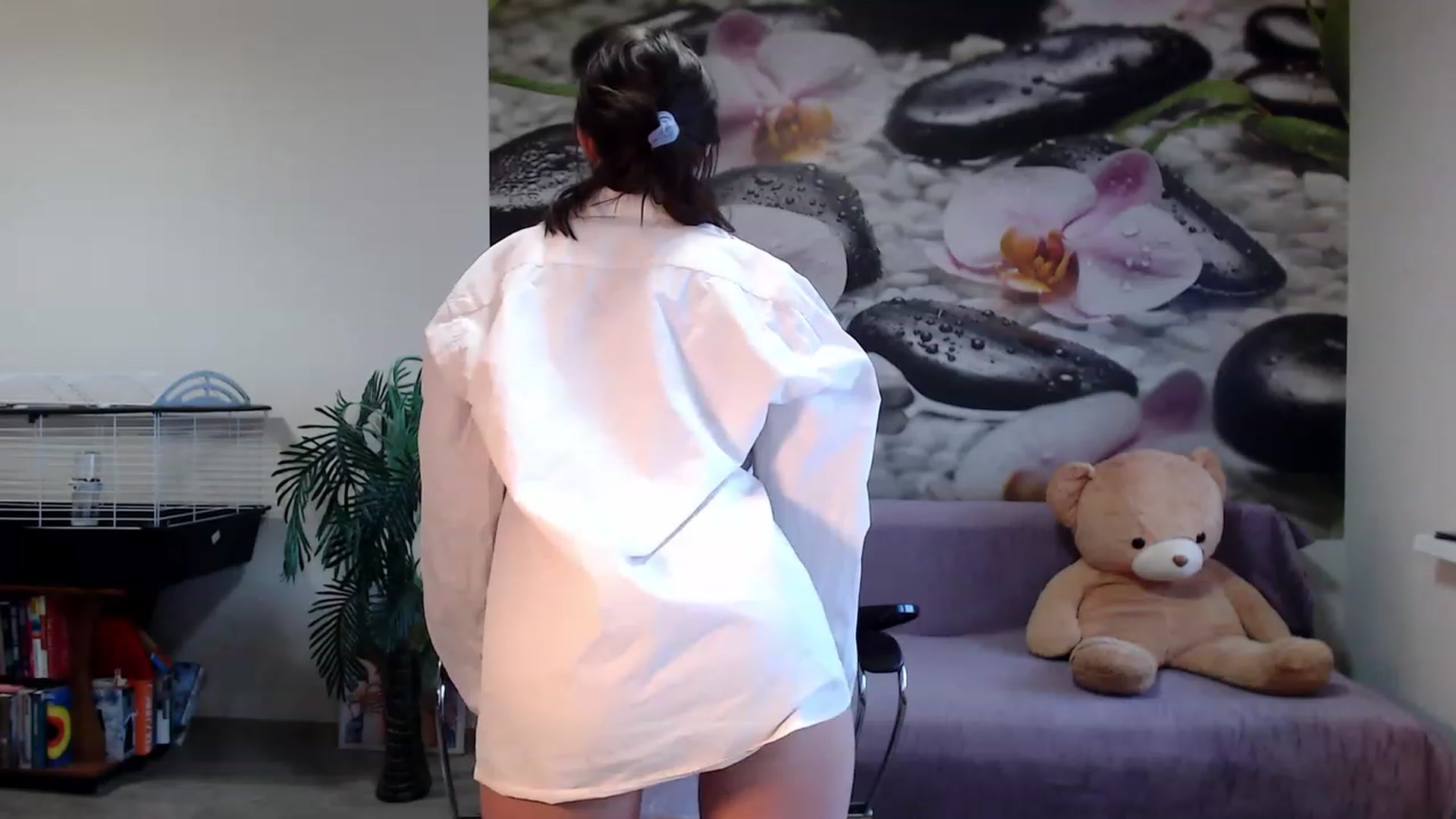Gallery image thumbnail from HoneyIAmHome's myfreecams stream on, 12/19/2022, 07:44 image 9 of 20