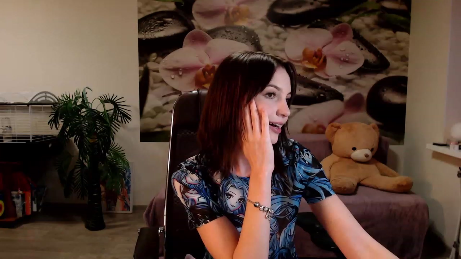Gallery image thumbnail from HoneyIAmHome's myfreecams stream on, 12/21/2022, 07:24 image 11 of 20