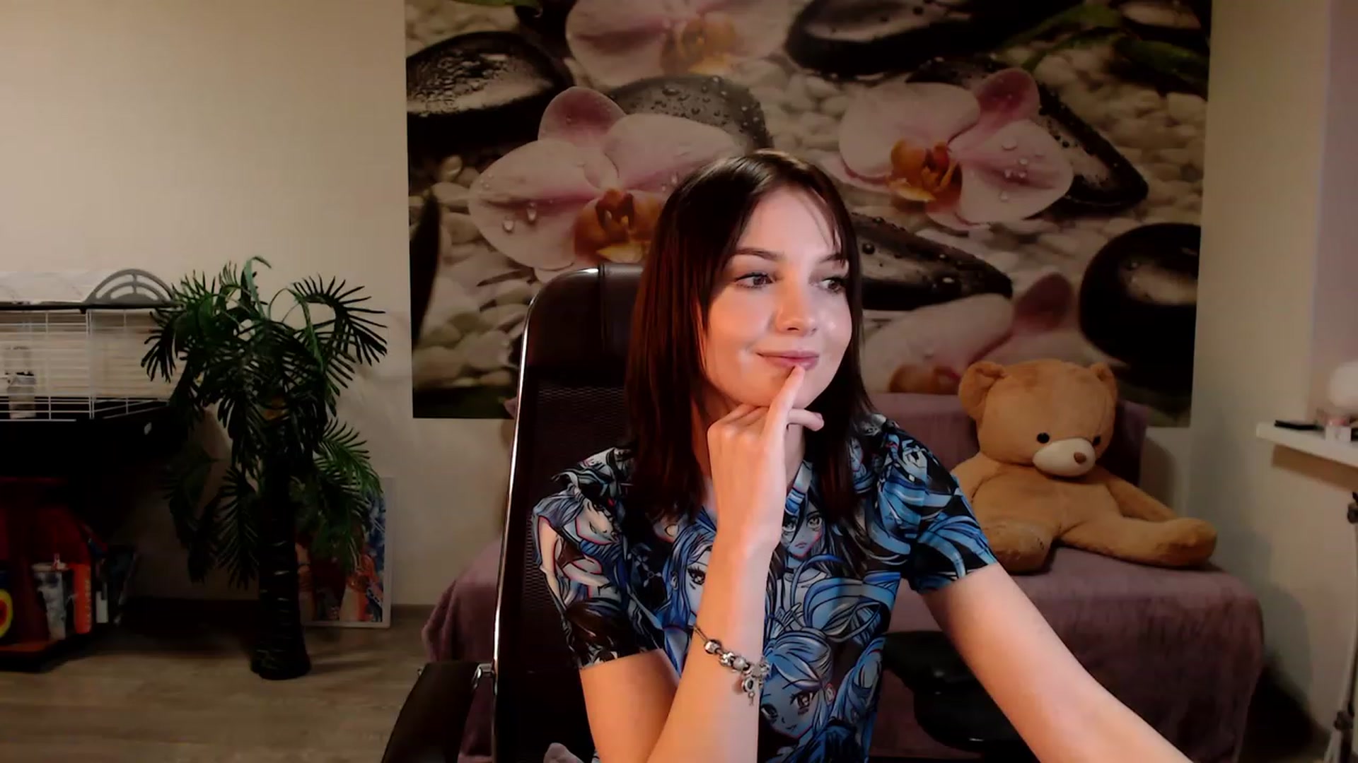 Gallery image thumbnail from HoneyIAmHome's myfreecams stream on, 12/21/2022, 07:24 image 13 of 20