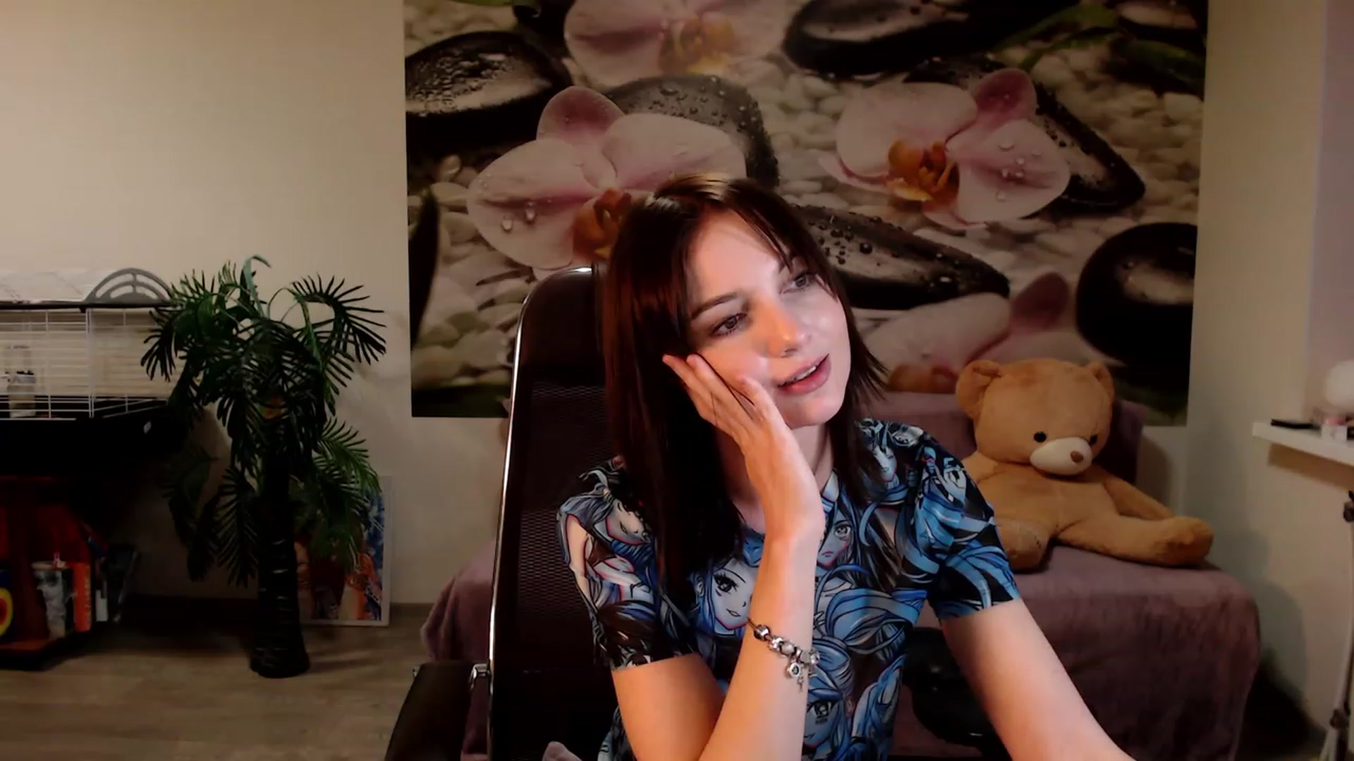 Gallery image thumbnail from HoneyIAmHome's myfreecams stream on, 12/21/2022, 07:24 image 12 of 20