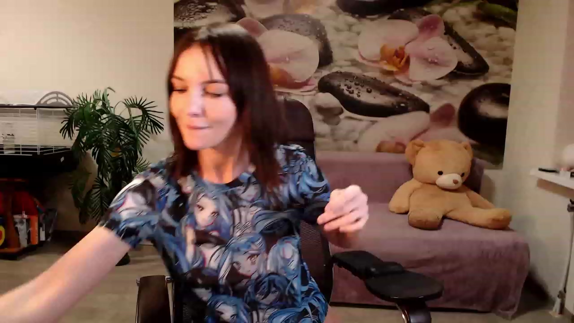 Gallery image thumbnail from HoneyIAmHome's myfreecams stream on, 12/21/2022, 08:23 image 11 of 20