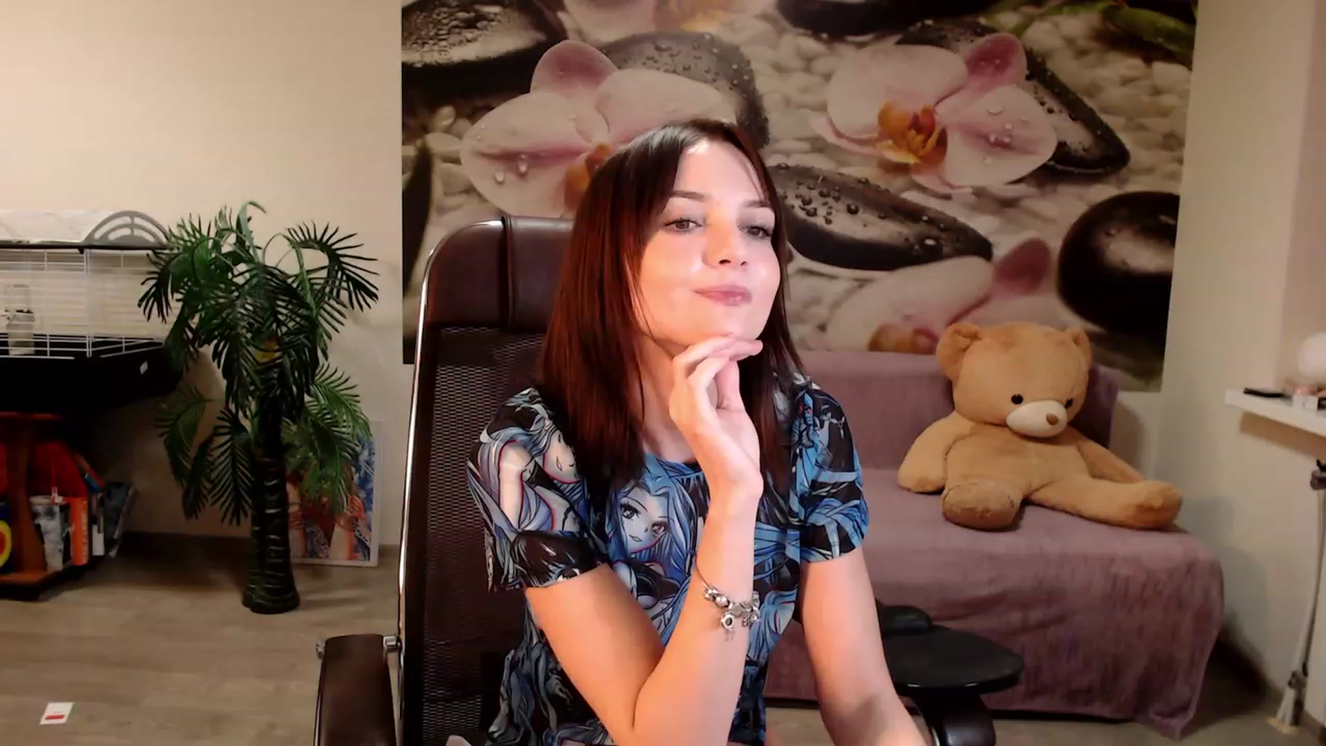 Gallery image thumbnail from HoneyIAmHome's myfreecams stream on, 12/21/2022, 08:23 image 15 of 20