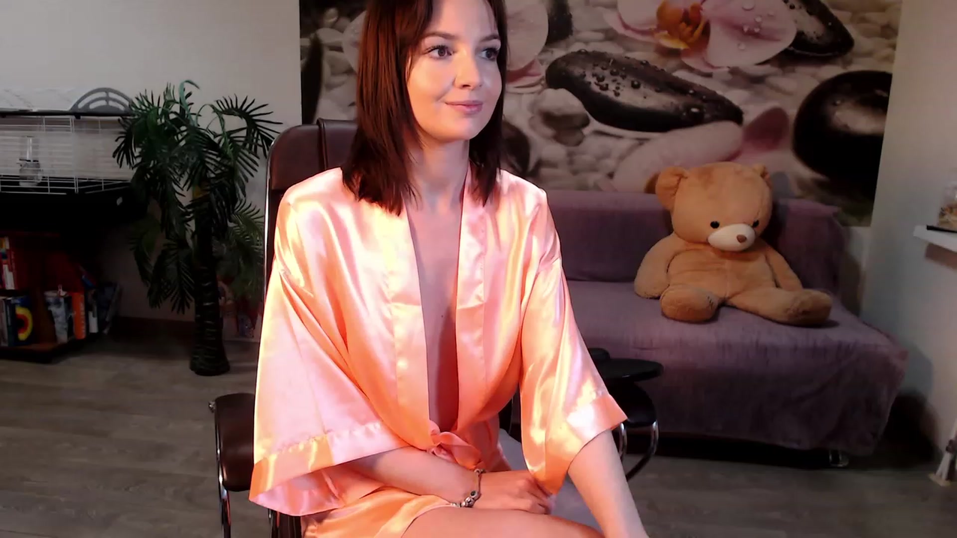 Gallery image thumbnail from HoneyIAmHome's myfreecams stream on, 12/22/2022, 08:19 image 1 of 20