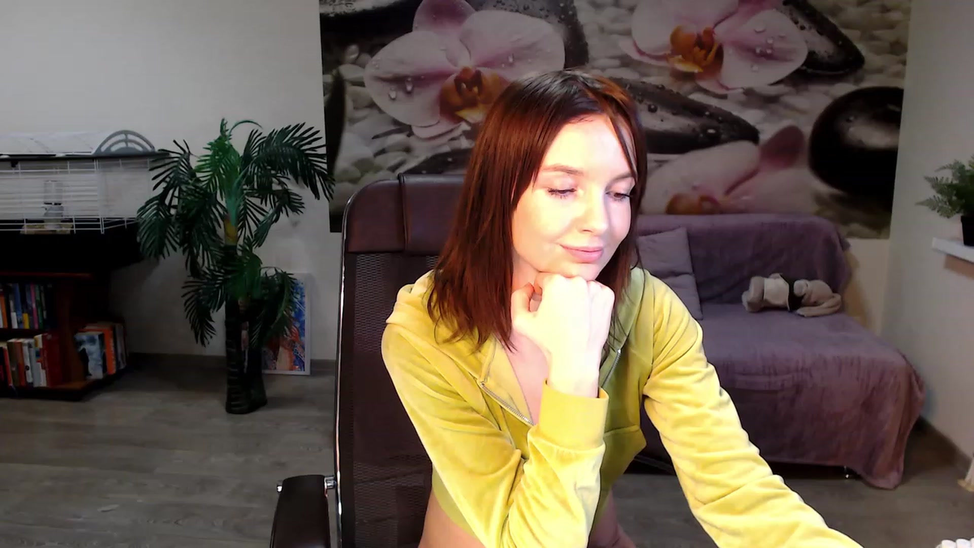 Gallery image thumbnail from HoneyIAmHome's myfreecams stream on, 01/12/2023, 08:13 image 4 of 20