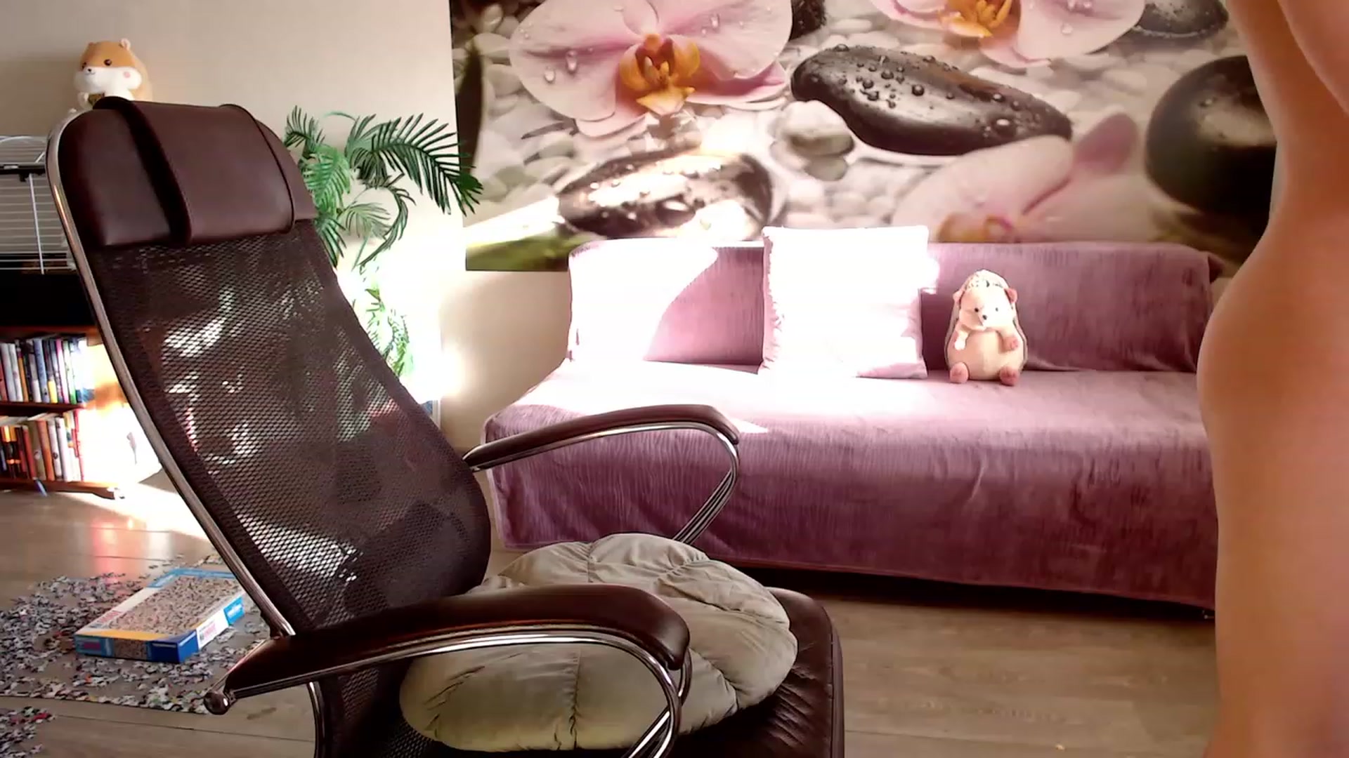 Gallery image thumbnail from HoneyIAmHome's myfreecams stream on, 01/18/2023, 05:32 image 6 of 20