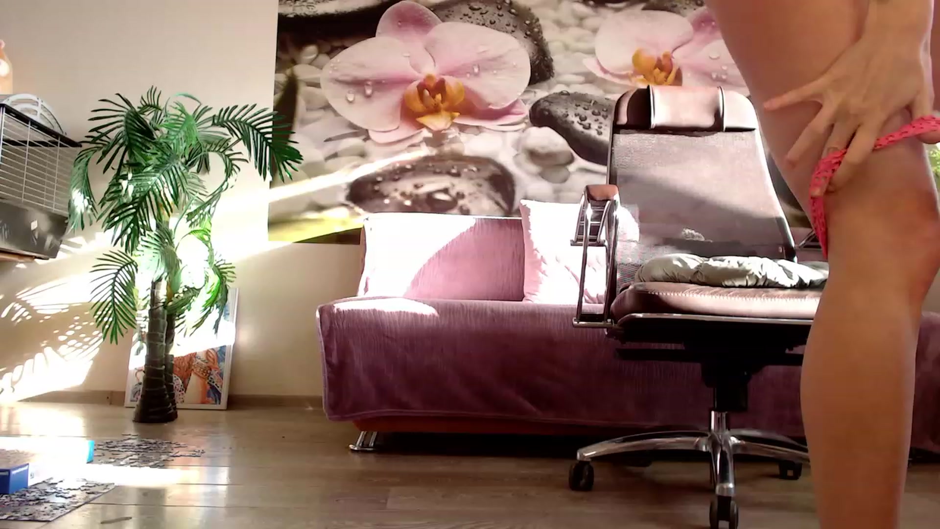 Gallery image thumbnail from HoneyIAmHome's myfreecams stream on, 01/18/2023, 05:32 image 12 of 20