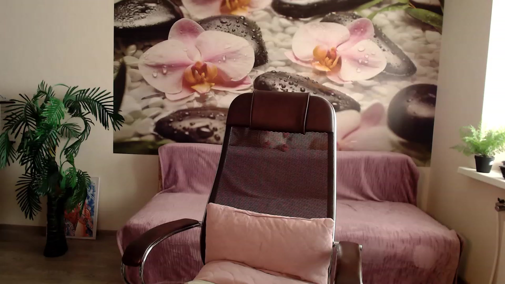 Gallery image thumbnail from HoneyIAmHome's myfreecams stream on, 01/22/2023, 08:08 image 3 of 20