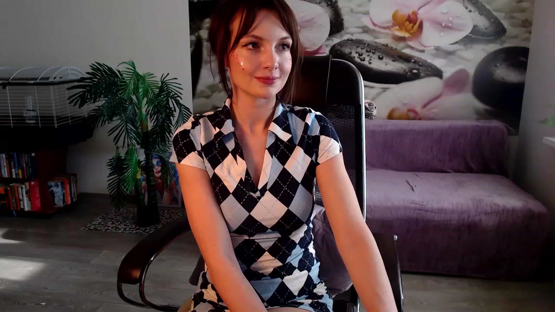 Gallery image thumbnail from HoneyIAmHome's myfreecams stream on, 02/08/2023, 08:18 image 3 of 20