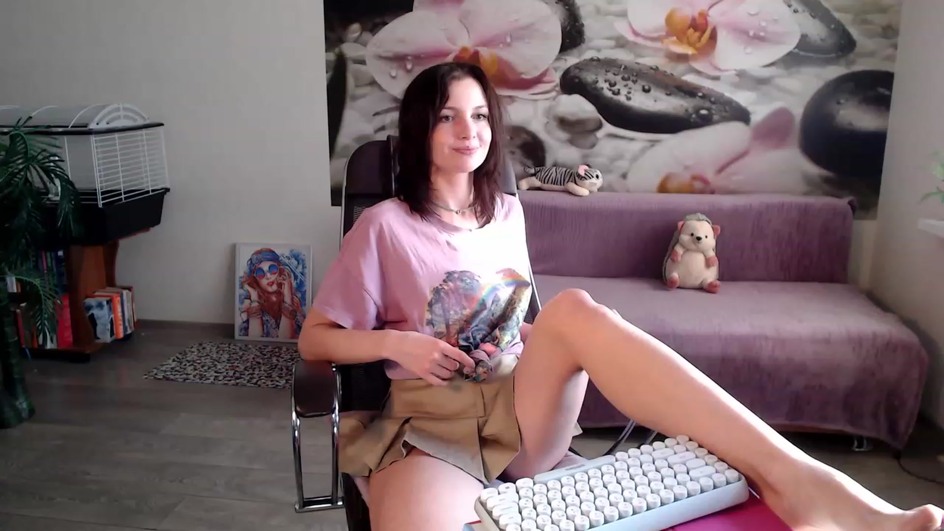 Gallery image thumbnail from HoneyIAmHome's myfreecams stream on, 02/13/2023, 08:03 image 3 of 20