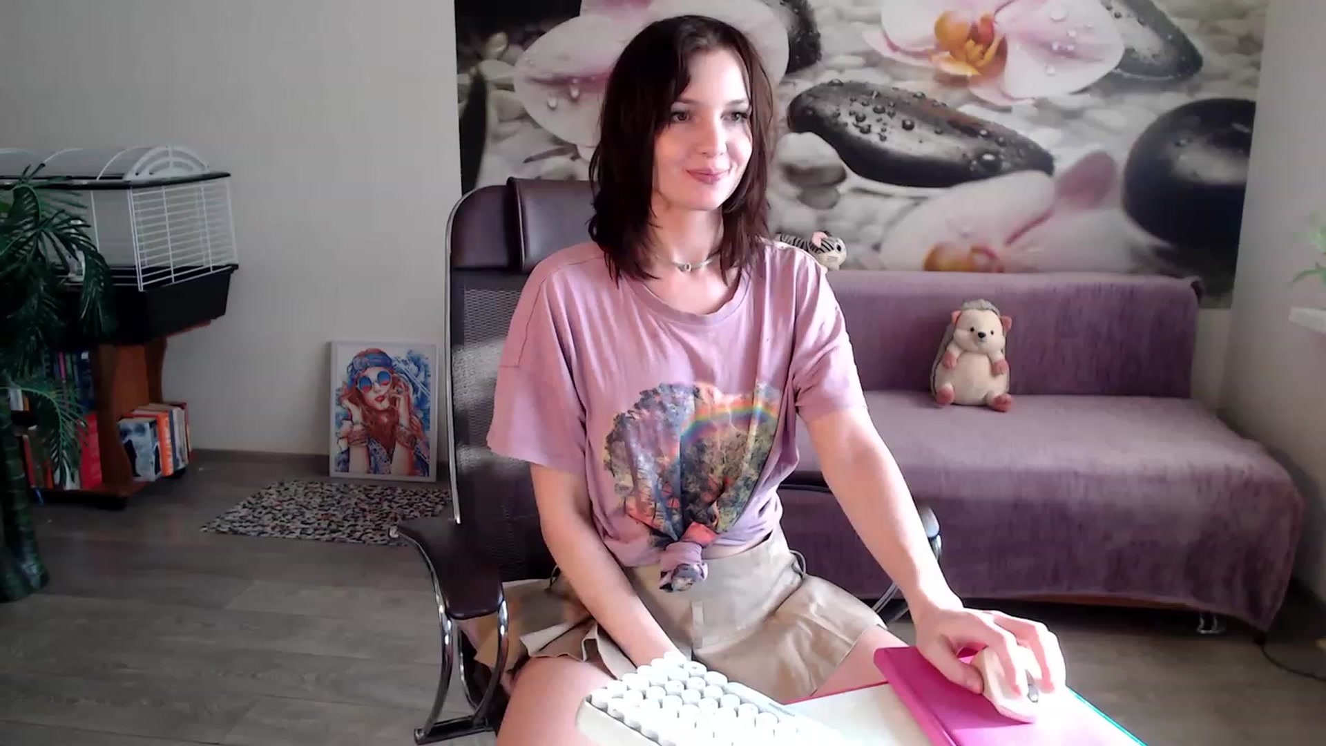 Gallery image thumbnail from HoneyIAmHome's myfreecams stream on, 02/13/2023, 08:03 image 2 of 20