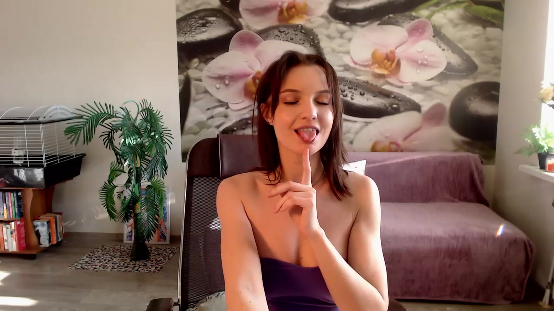 Gallery image thumbnail from HoneyIAmHome's myfreecams stream on, 02/15/2023, 07:23 image 10 of 20