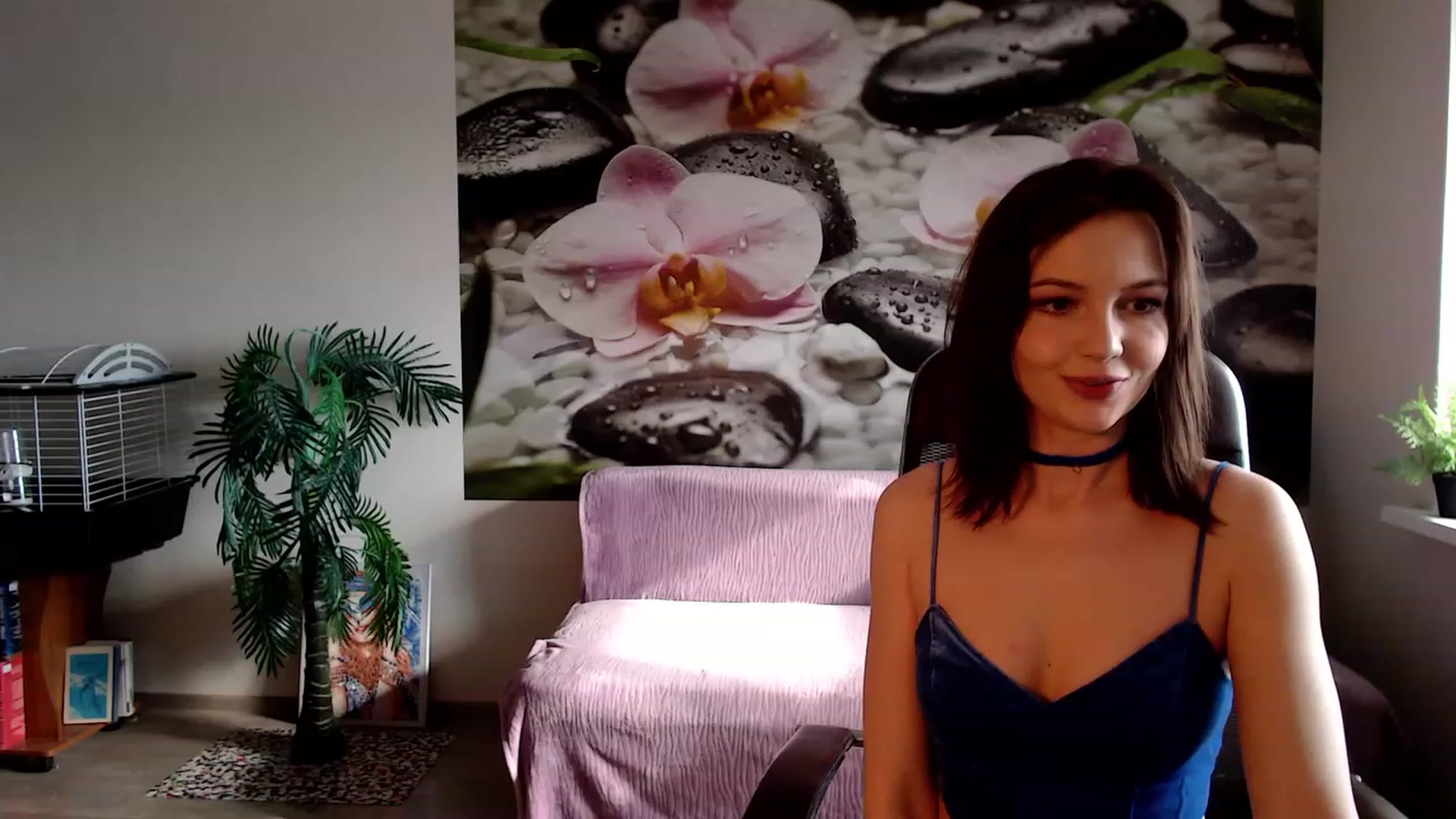 Gallery image thumbnail from HoneyIAmHome's myfreecams stream on, 02/23/2023, 05:20 image 8 of 20