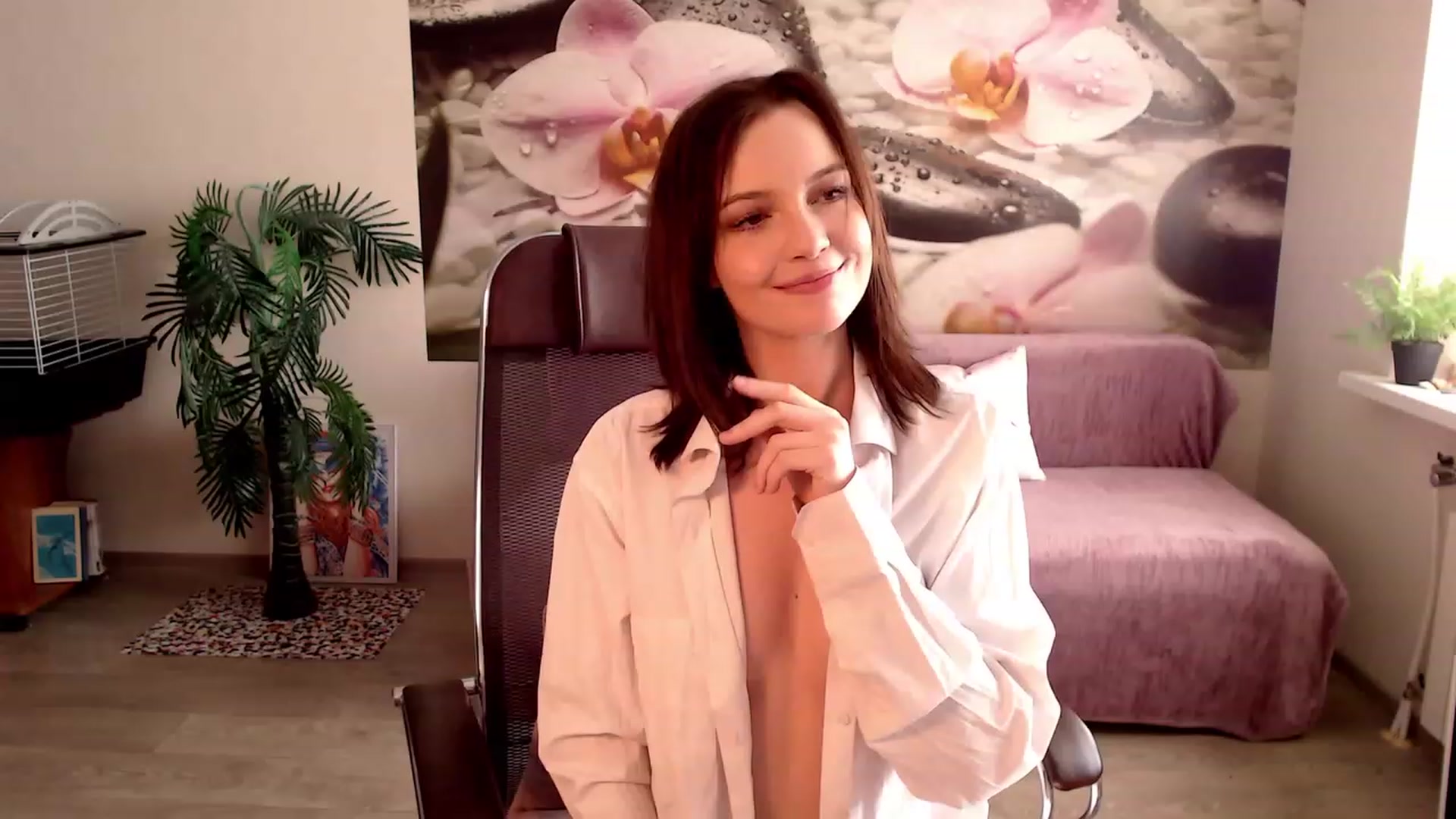 Gallery image thumbnail from HoneyIAmHome's myfreecams stream on, 02/23/2023, 07:20 image 14 of 20