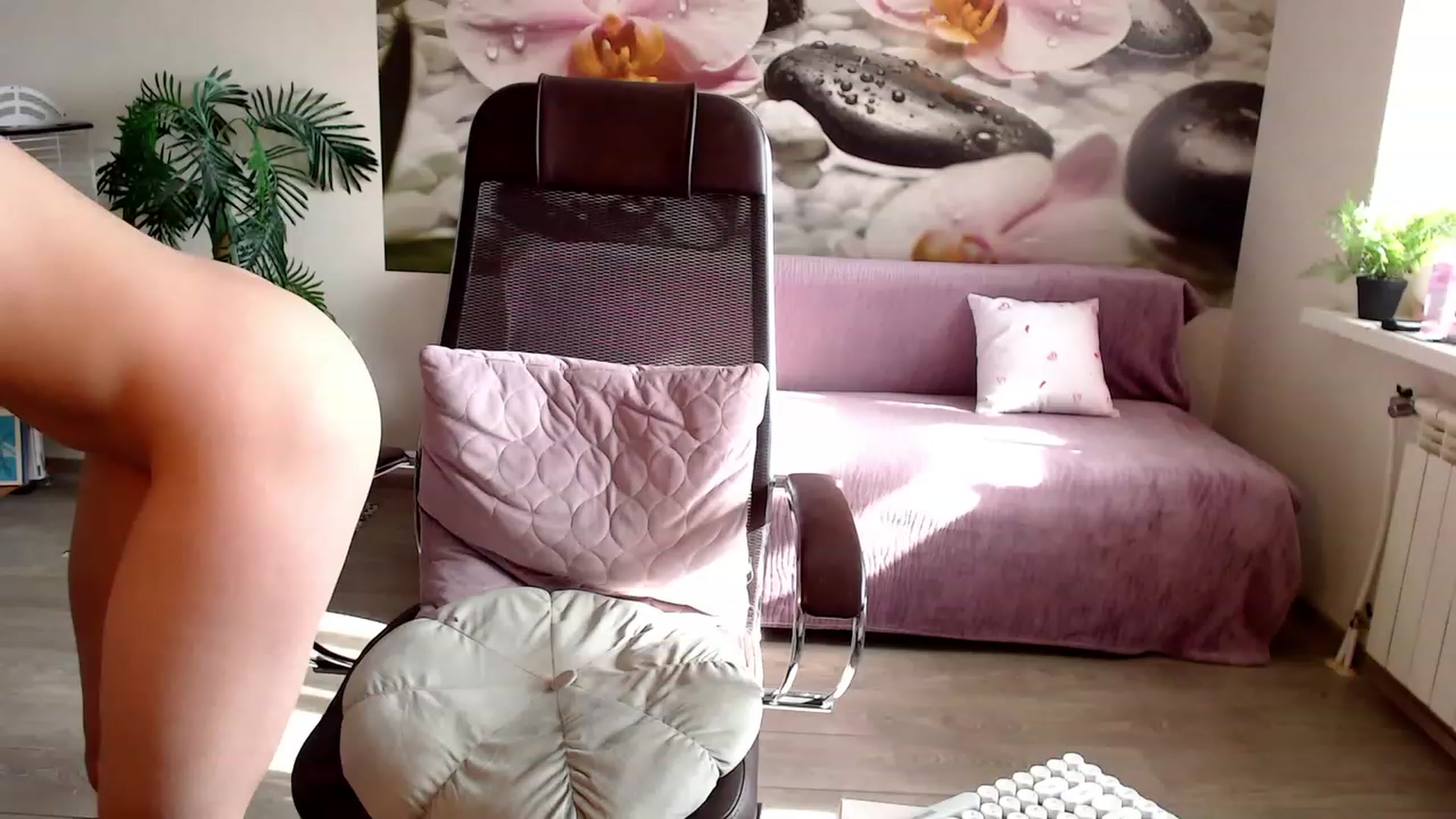 Gallery image thumbnail from HoneyIAmHome's myfreecams stream on, 03/02/2023, 06:09 image 4 of 20