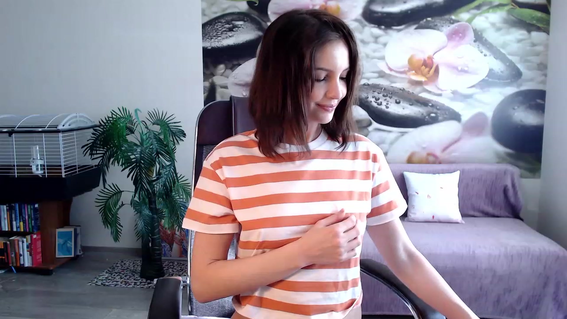 Gallery image thumbnail from HoneyIAmHome's myfreecams stream on, 03/06/2023, 06:59 image 15 of 20