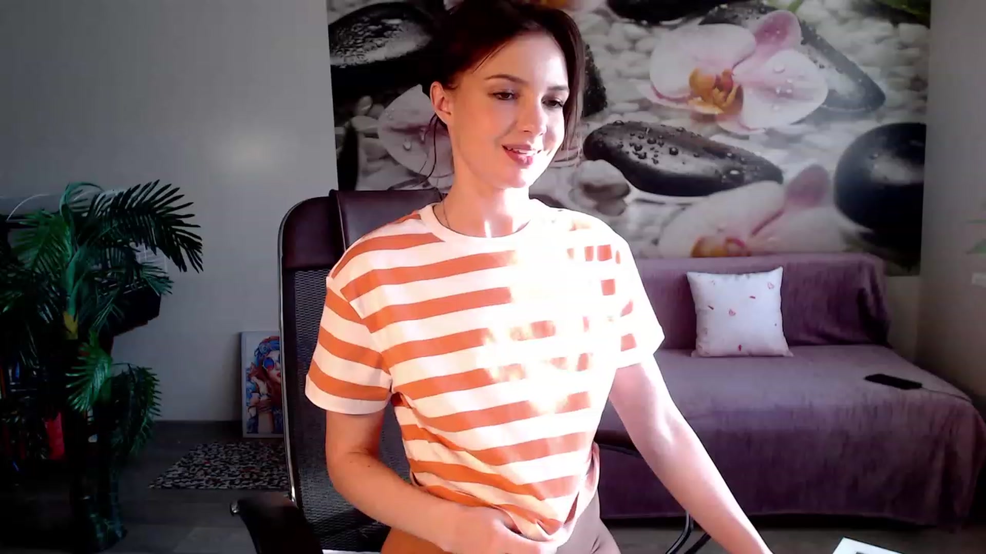 Gallery image thumbnail from HoneyIAmHome's myfreecams stream on, 03/06/2023, 08:33 image 12 of 20