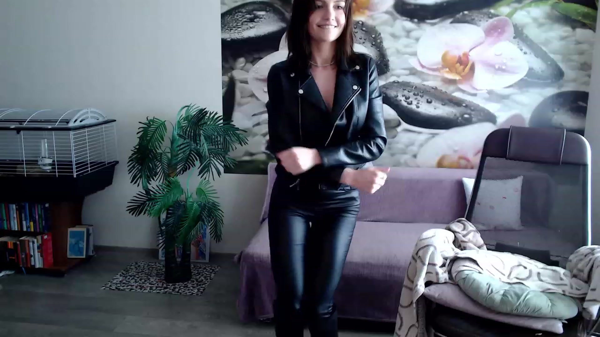 Gallery image thumbnail from HoneyIAmHome's myfreecams stream on, 03/08/2023, 08:09 image 15 of 20