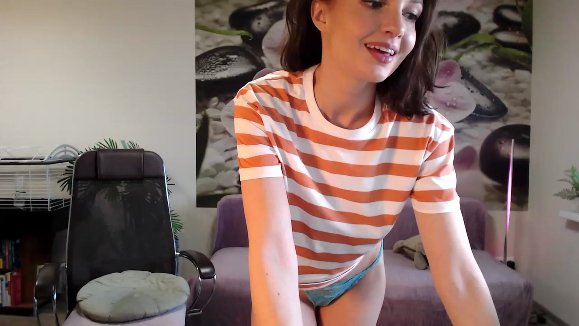 Gallery image thumbnail from HoneyIAmHome's myfreecams stream on, 03/13/2023, 07:00 image 15 of 20