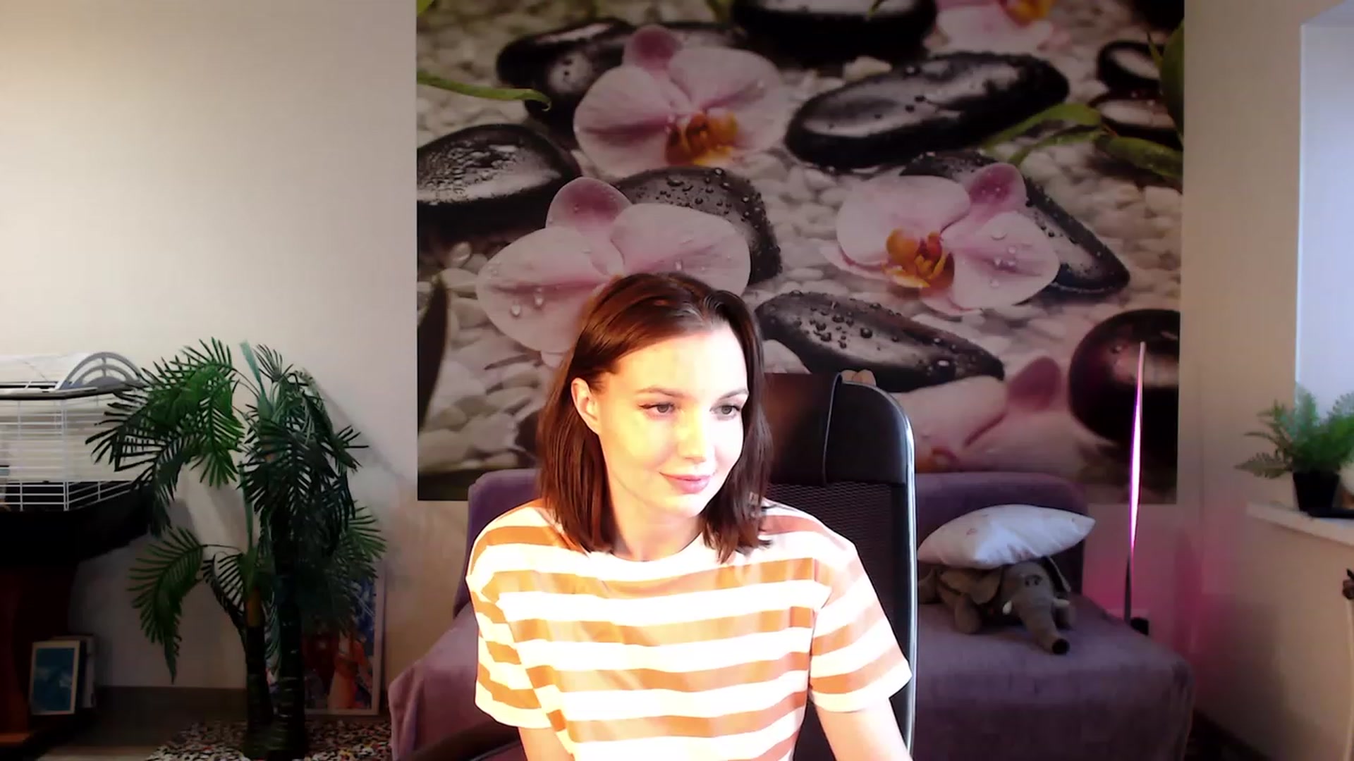 Gallery image thumbnail from HoneyIAmHome's myfreecams stream on, 03/13/2023, 08:16 image 19 of 20