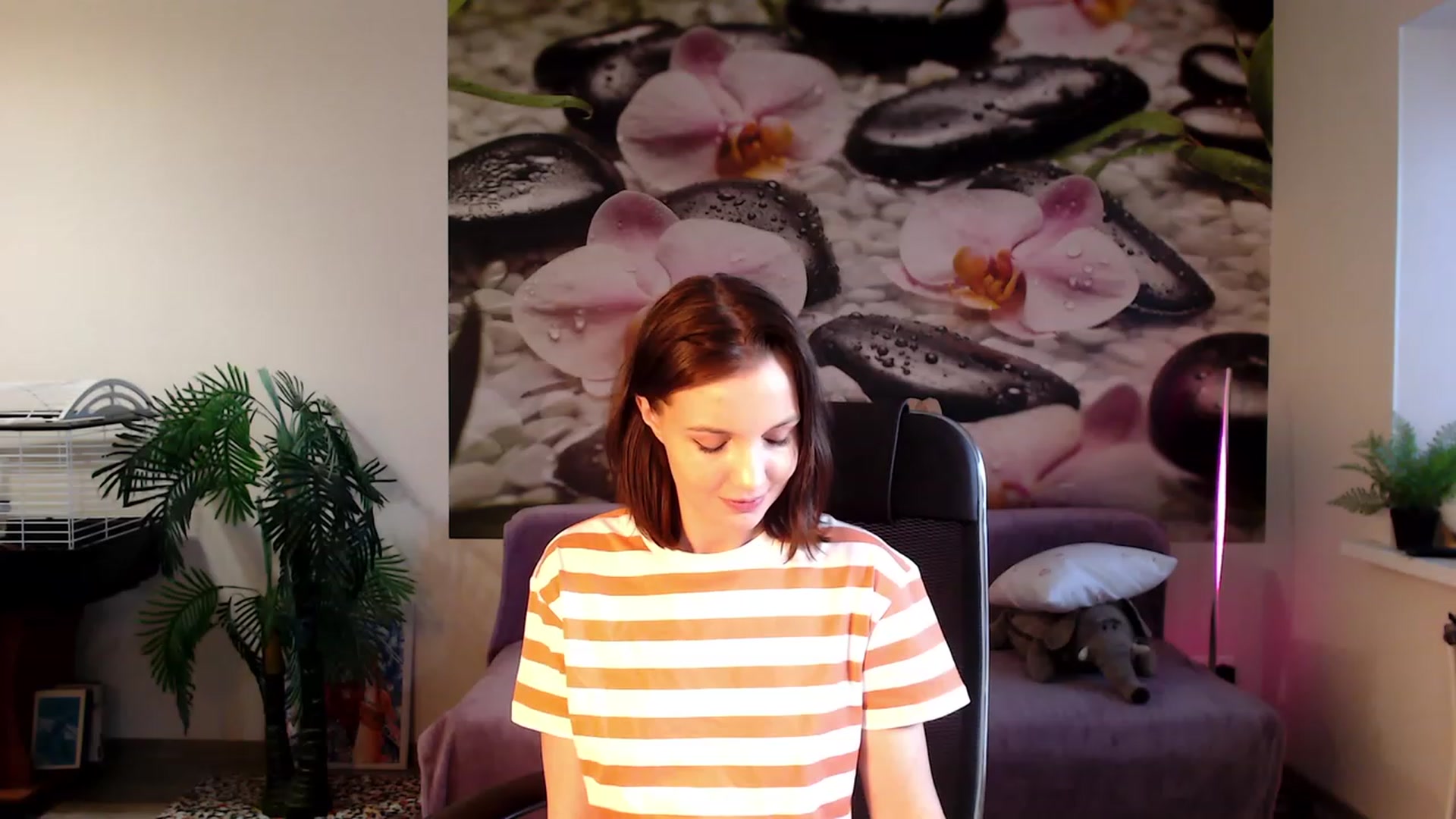 Gallery image thumbnail from HoneyIAmHome's myfreecams stream on, 03/13/2023, 08:16 image 15 of 20