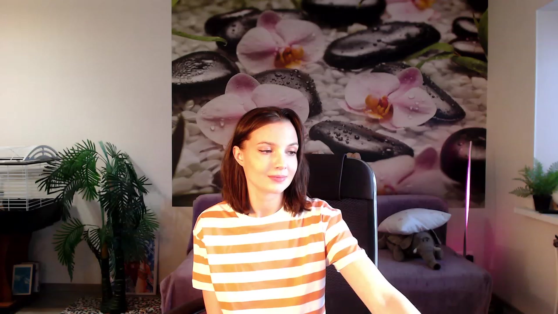 Gallery image thumbnail from HoneyIAmHome's myfreecams stream on, 03/13/2023, 08:16 image 17 of 20