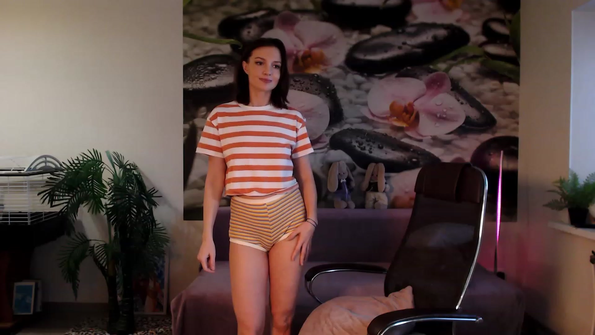 Gallery image thumbnail from HoneyIAmHome's myfreecams stream on, 03/13/2023, 08:16 image 12 of 20