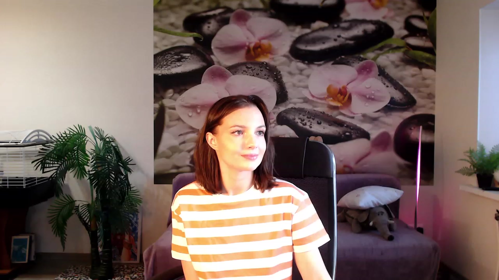 Gallery image thumbnail from HoneyIAmHome's myfreecams stream on, 03/13/2023, 08:16 image 18 of 20