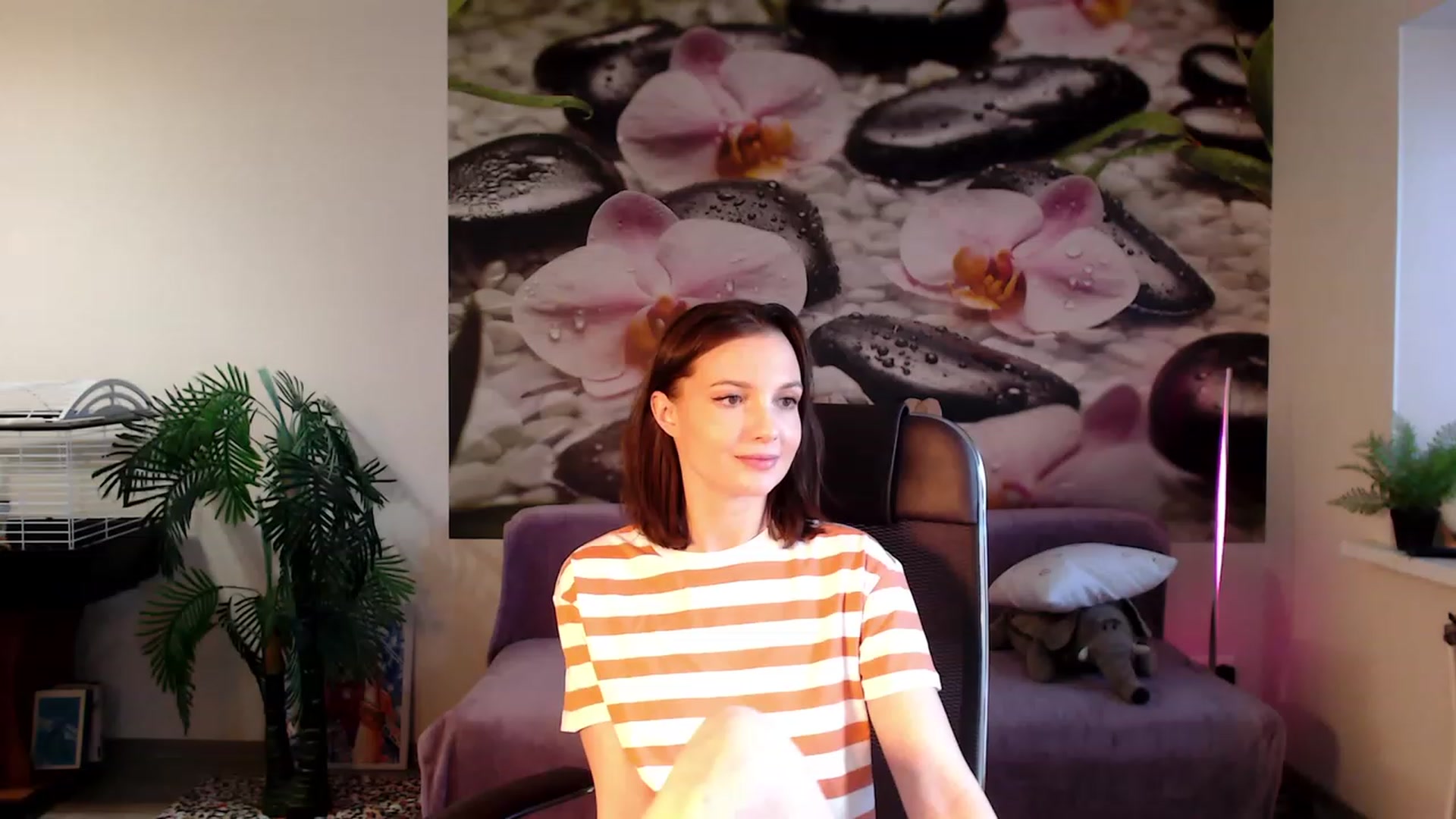 Gallery image thumbnail from HoneyIAmHome's myfreecams stream on, 03/13/2023, 08:16 image 20 of 20