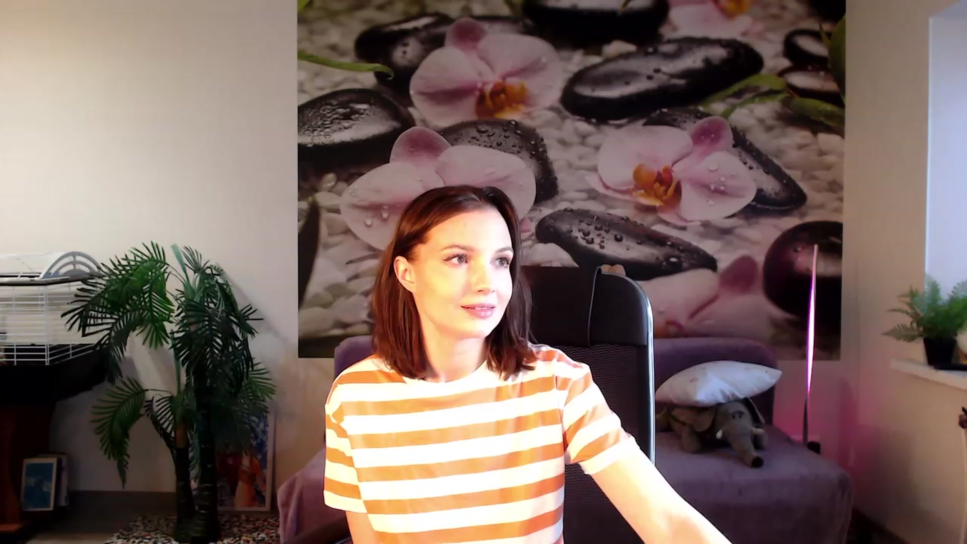 Gallery image thumbnail from HoneyIAmHome's myfreecams stream on, 03/13/2023, 08:16 image 16 of 20