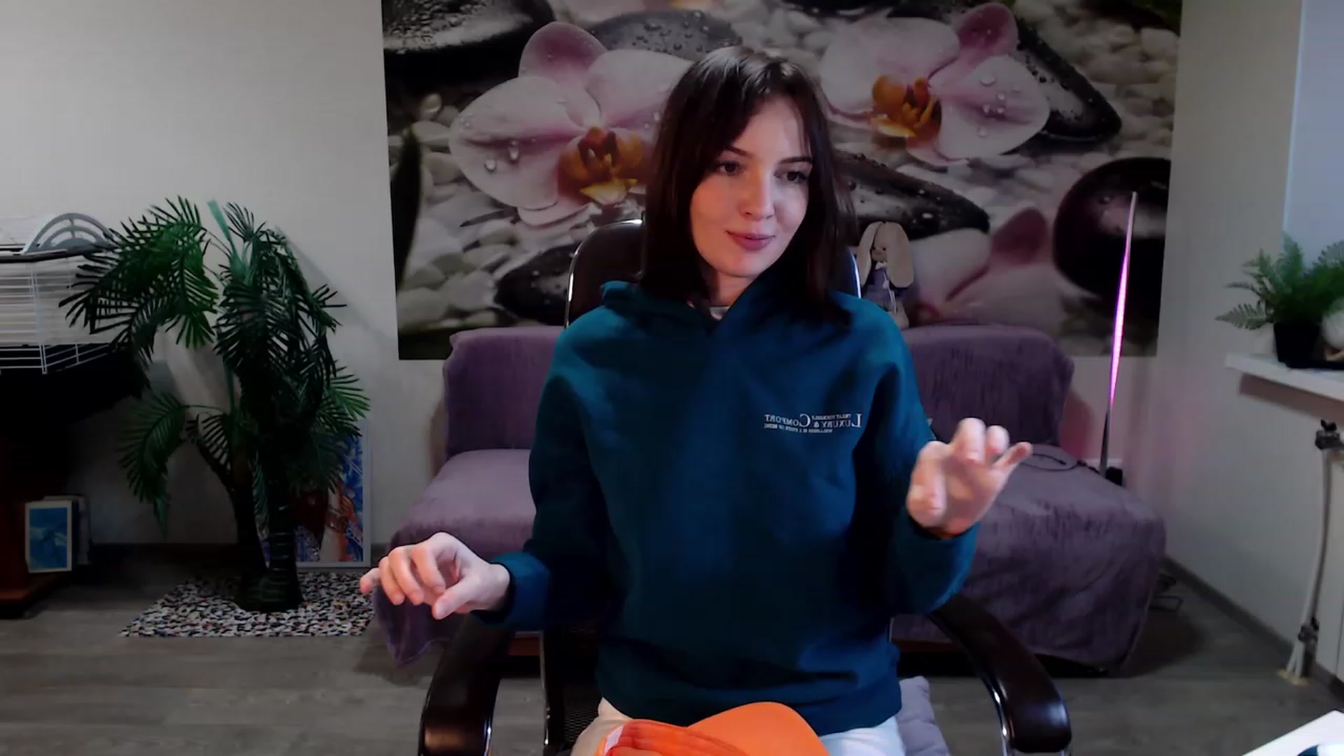 Gallery image thumbnail from HoneyIAmHome's myfreecams stream on, 03/15/2023, 08:23 image 5 of 20