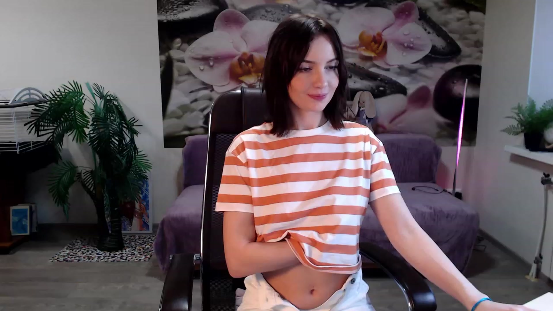 Gallery image thumbnail from HoneyIAmHome's myfreecams stream on, 03/15/2023, 08:23 image 1 of 20