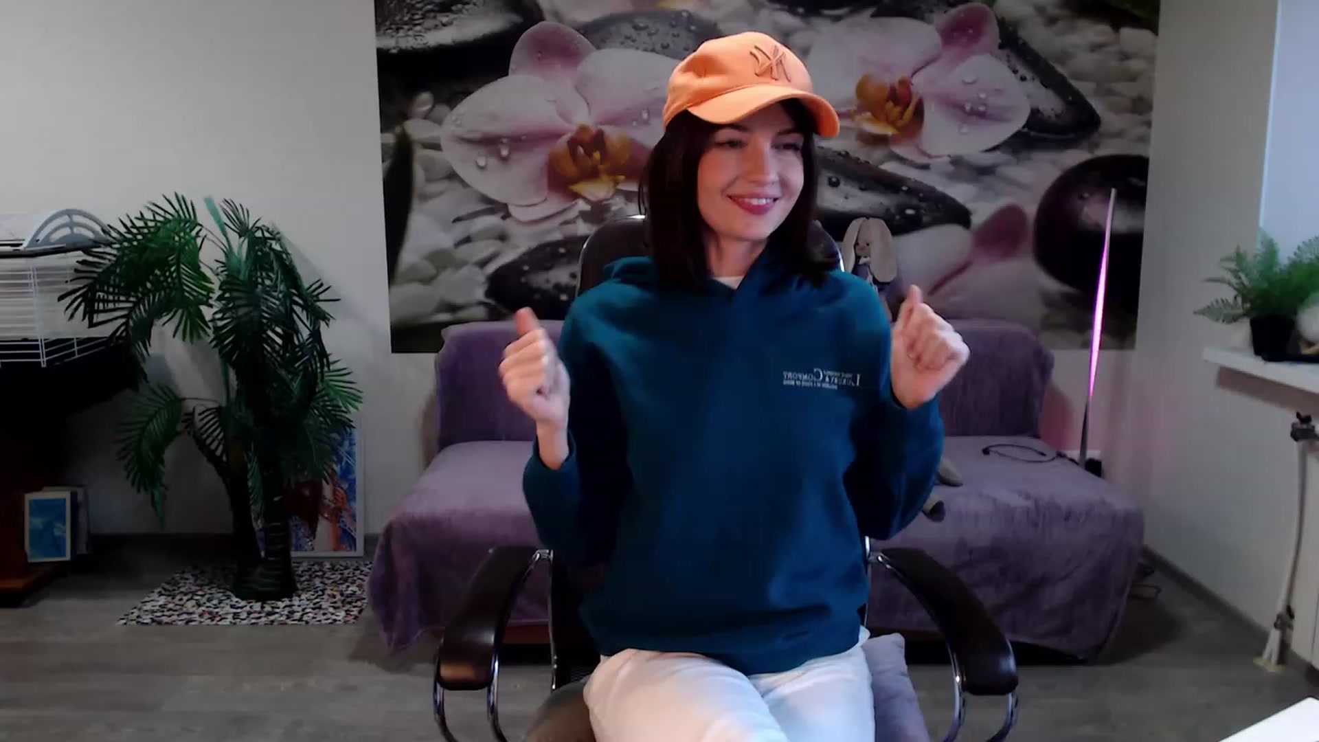 Gallery image thumbnail from HoneyIAmHome's myfreecams stream on, 03/15/2023, 08:23 image 7 of 20