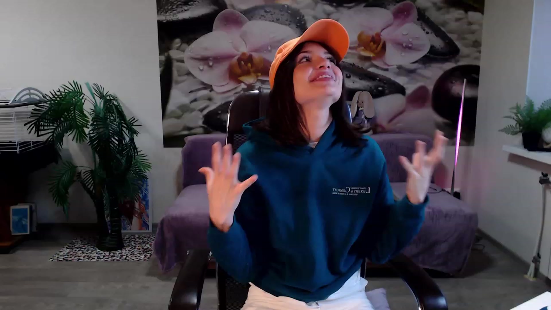 Gallery image thumbnail from HoneyIAmHome's myfreecams stream on, 03/15/2023, 08:23 image 8 of 20