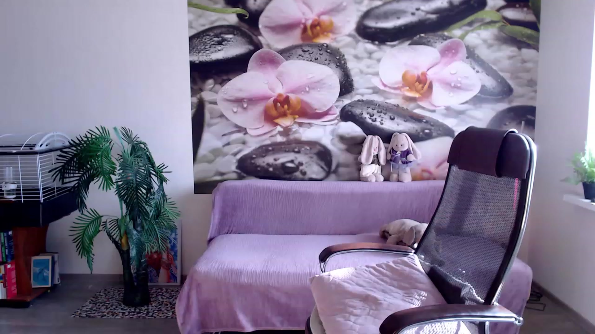 Gallery image thumbnail from HoneyIAmHome's myfreecams stream on, 03/16/2023, 07:01 image 16 of 20