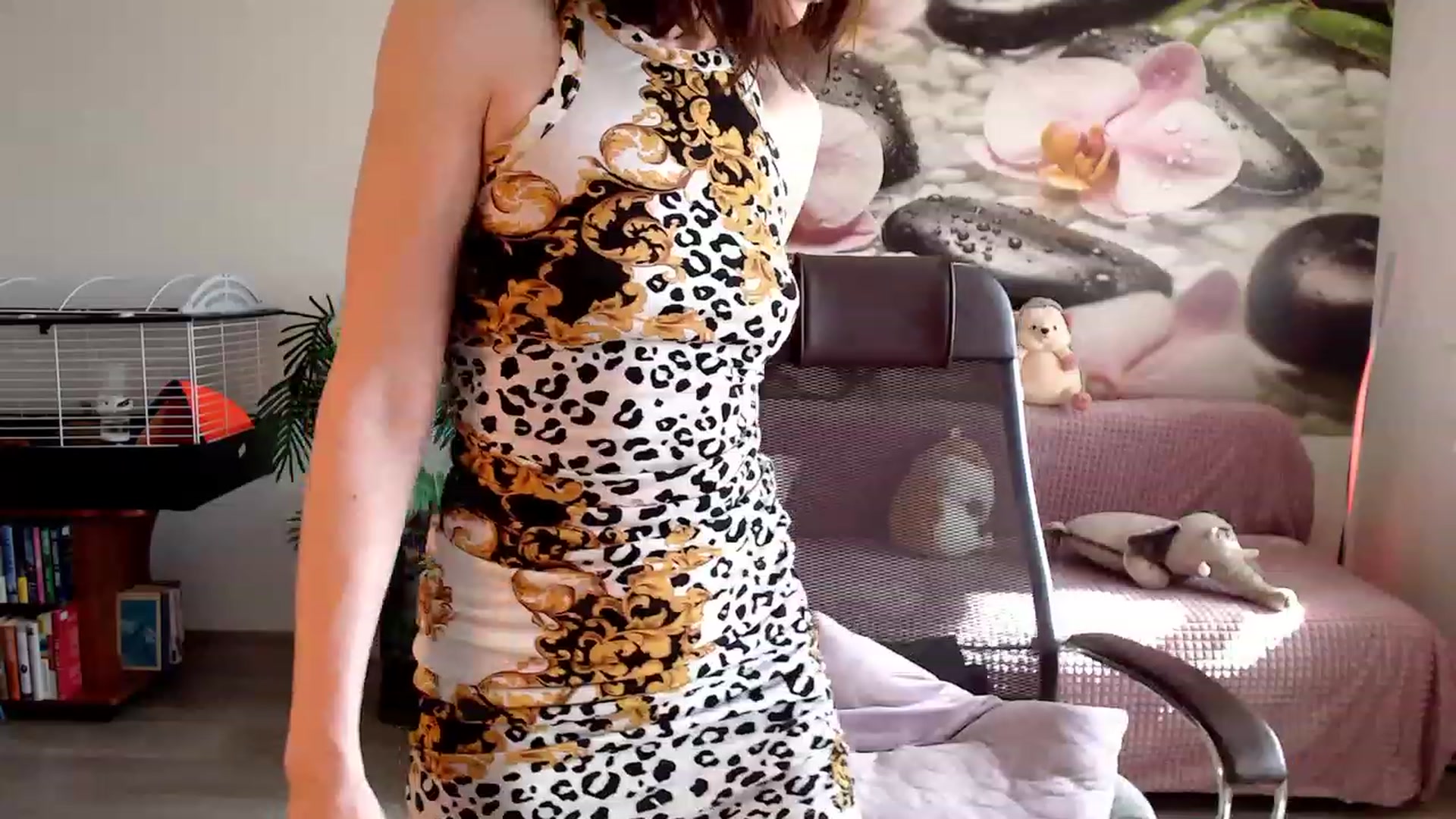 Gallery image thumbnail from HoneyIAmHome's myfreecams stream on, 03/27/2023, 07:43 image 3 of 20