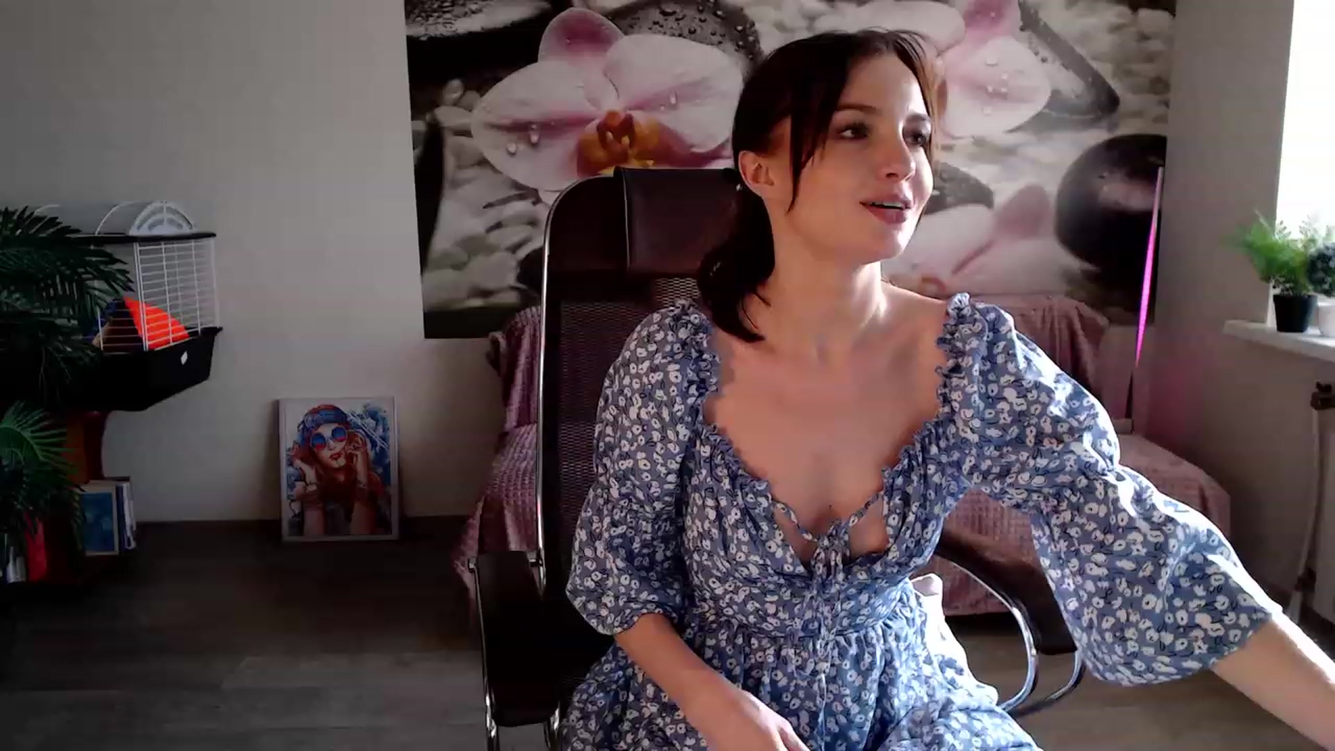 Gallery image thumbnail from HoneyIAmHome's myfreecams stream on, 03/29/2023, 09:04 image 7 of 20