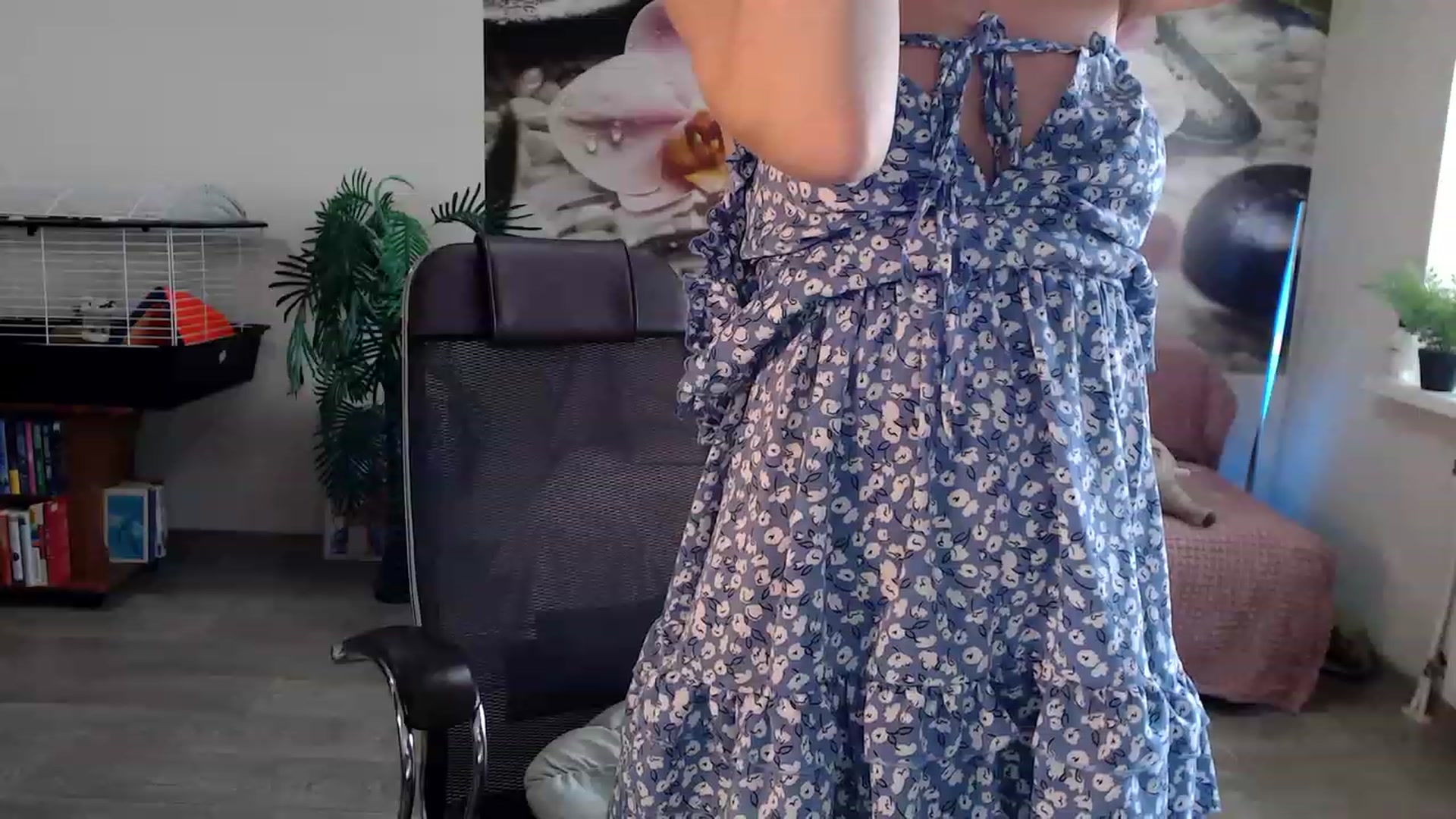 Gallery image thumbnail from HoneyIAmHome's myfreecams stream on, 03/30/2023, 08:12 image 20 of 20