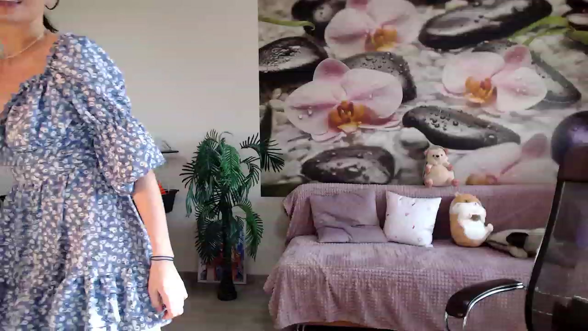 Gallery image thumbnail from HoneyIAmHome's myfreecams stream on, 03/30/2023, 08:12 image 17 of 20
