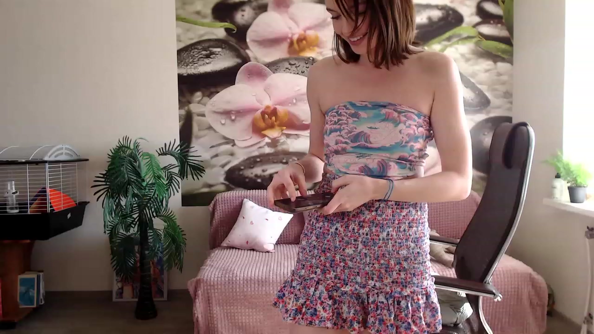 Gallery image thumbnail from HoneyIAmHome's myfreecams stream on, 04/05/2023, 08:25 image 6 of 20