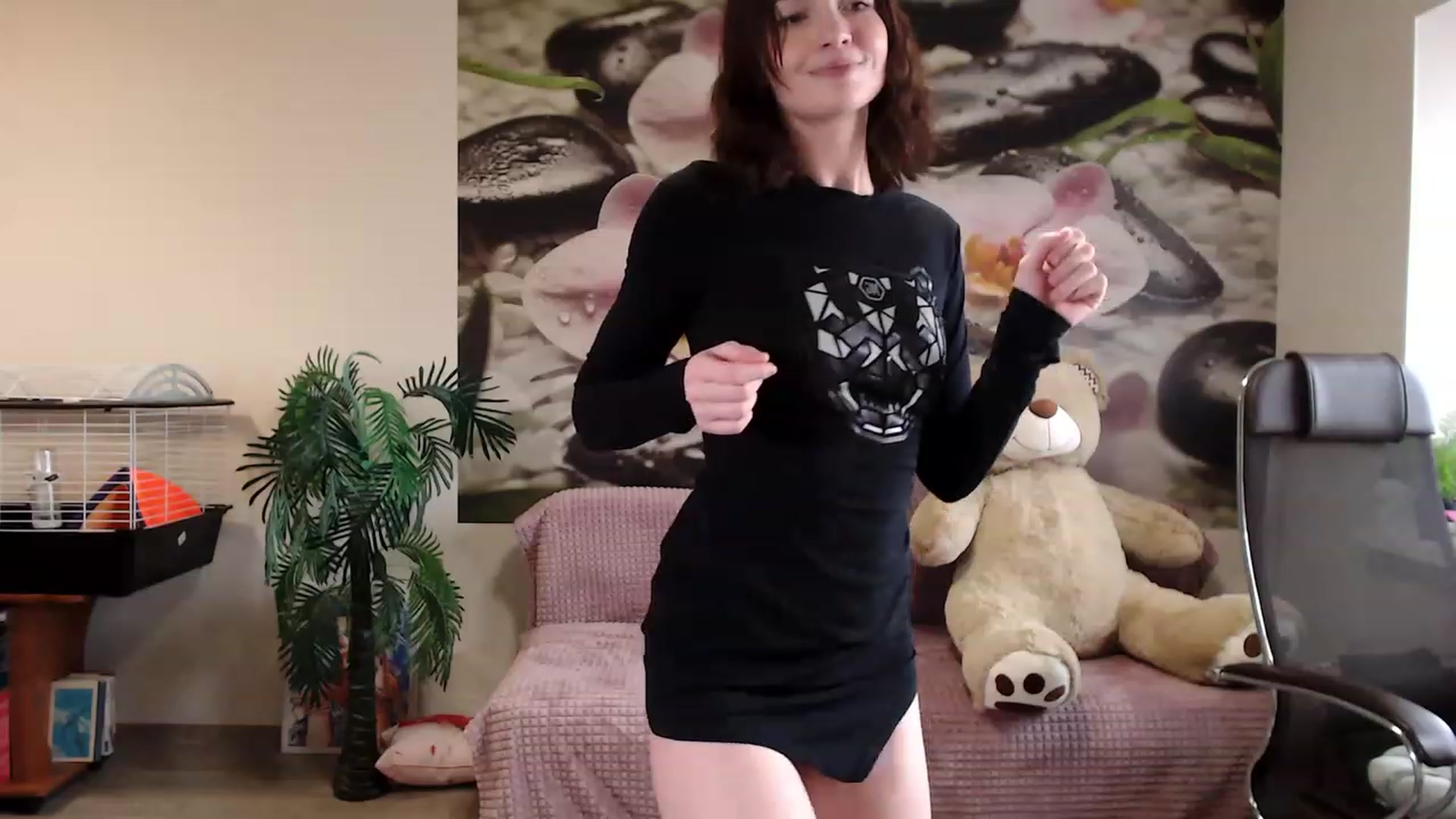 Gallery image thumbnail from HoneyIAmHome's myfreecams stream on, 04/06/2023, 07:27 image 18 of 20