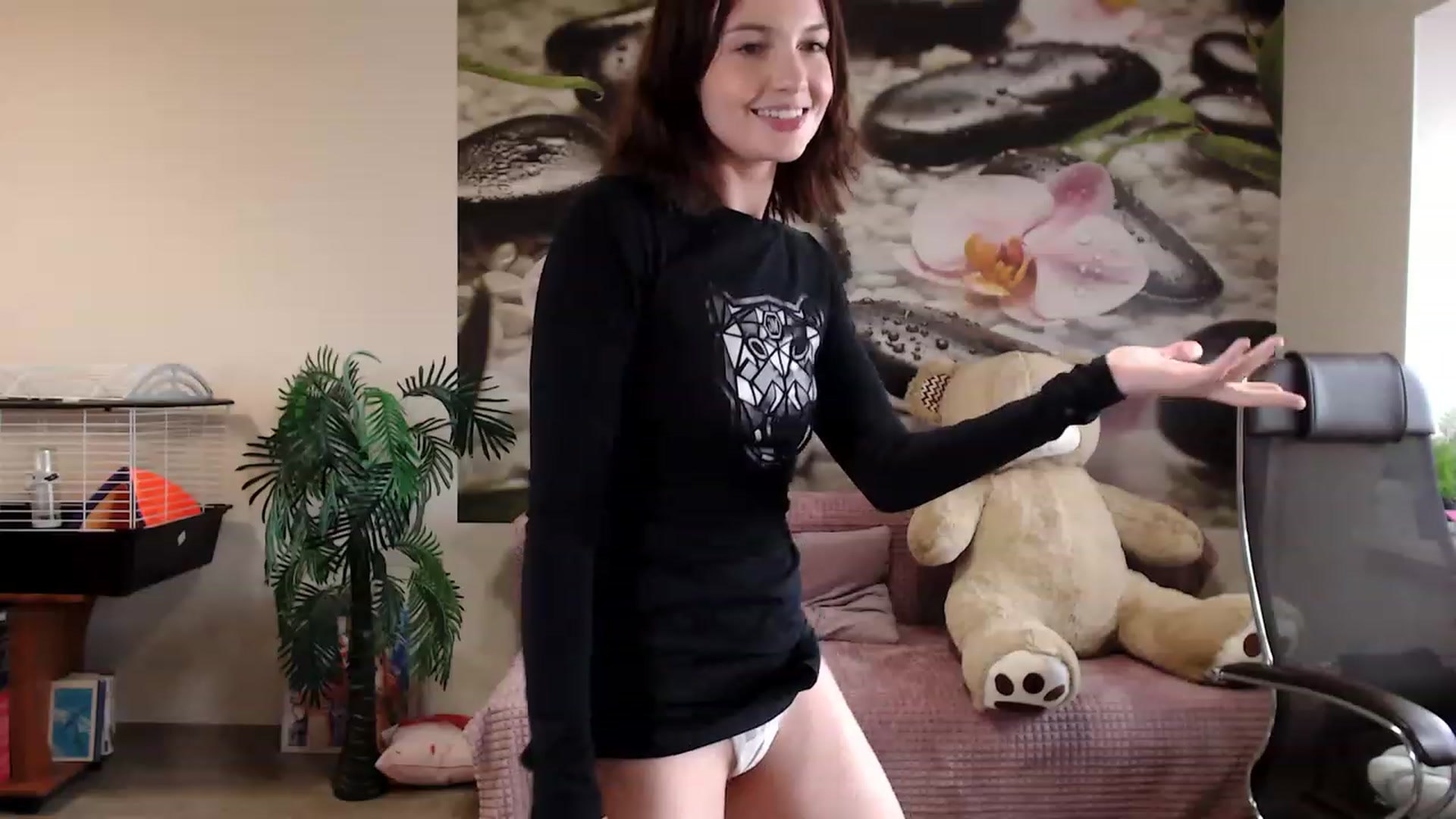 Gallery image thumbnail from HoneyIAmHome's myfreecams stream on, 04/06/2023, 07:27 image 19 of 20
